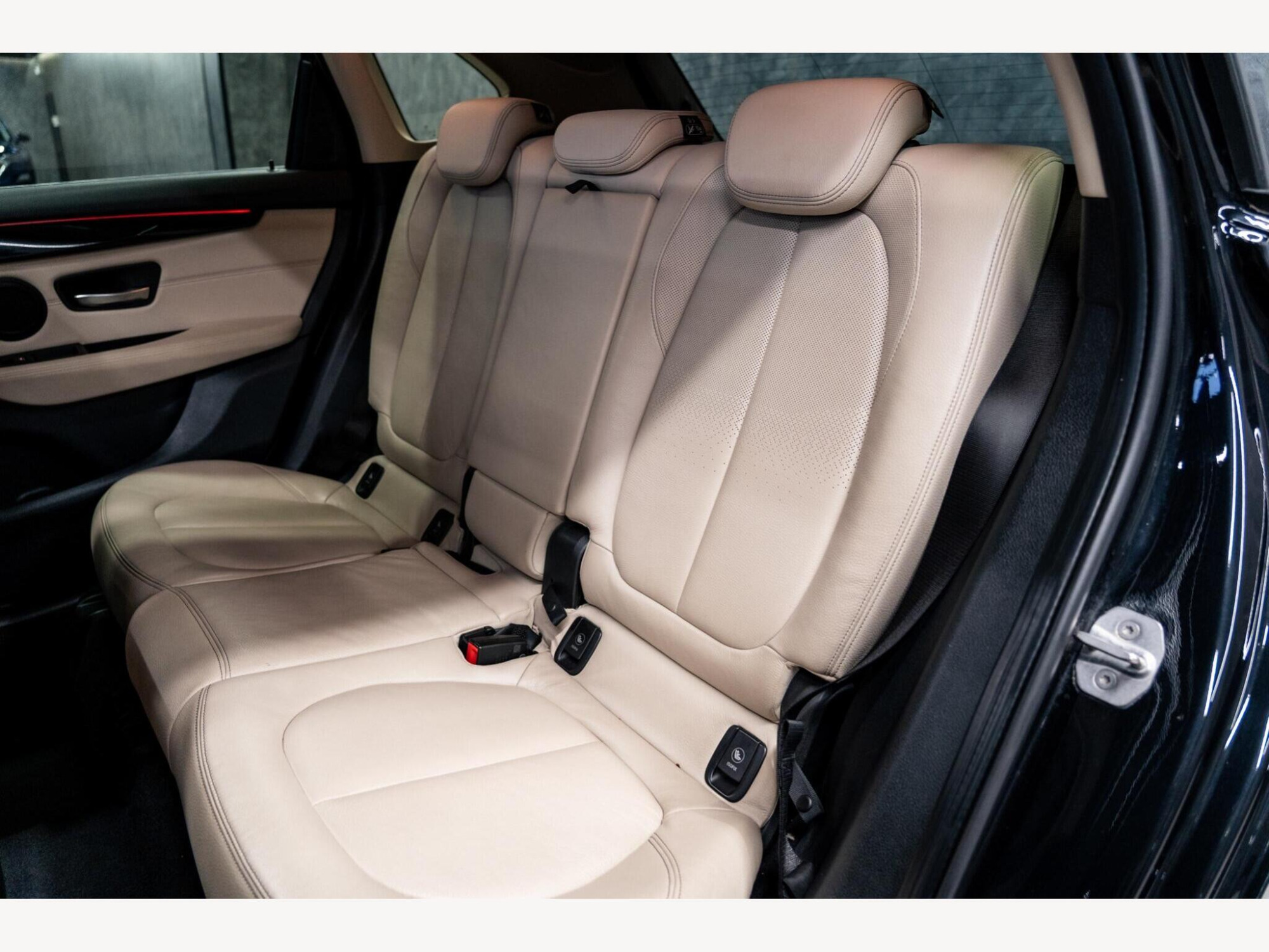 2015 BMW 2 Series Active Tourer image 42