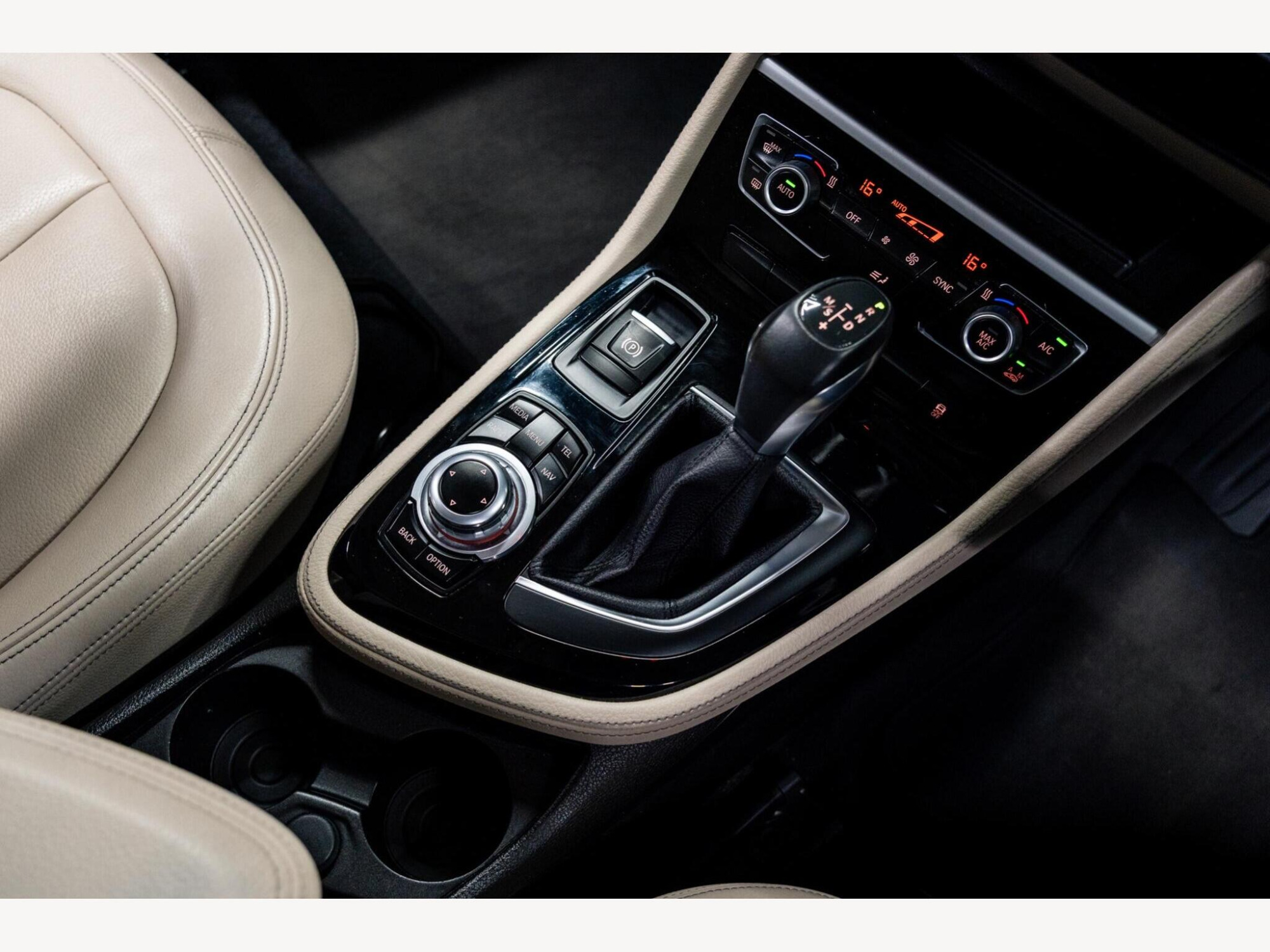 2015 BMW 2 Series Active Tourer image 34