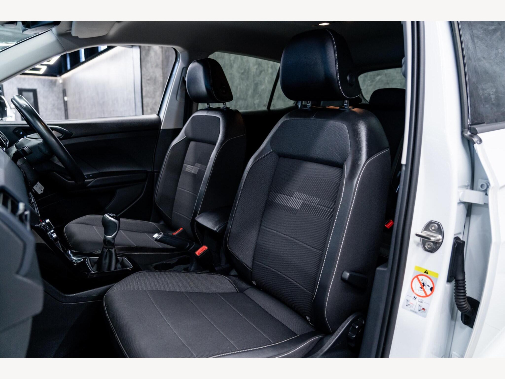 2022 Volkswagen T-Cross image 36