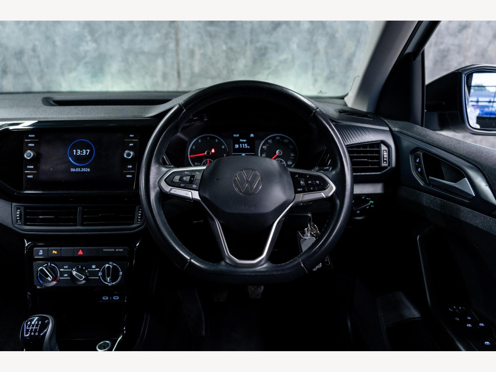 2022 Volkswagen T-Cross image 2
