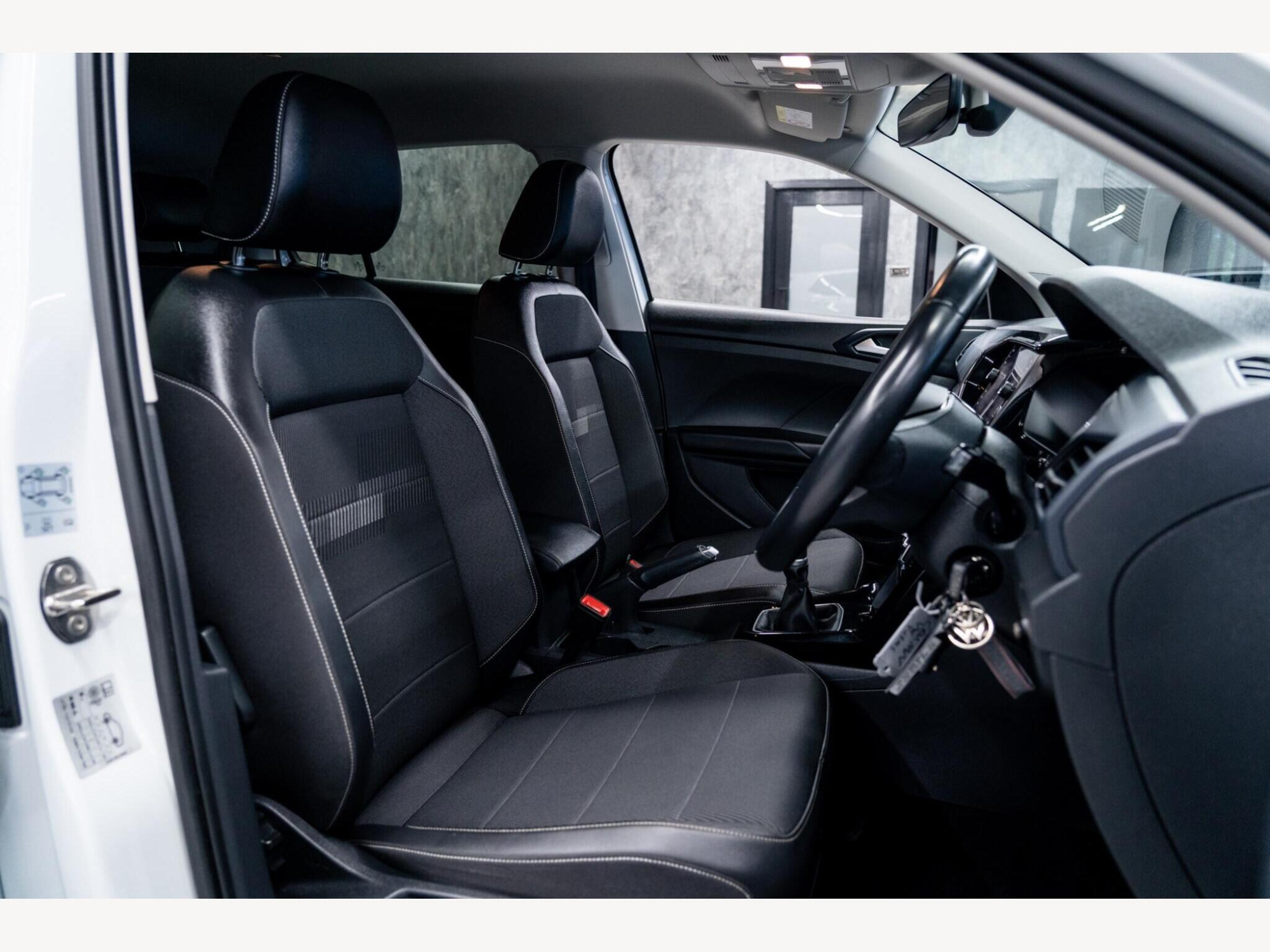 2022 Volkswagen T-Cross image 34