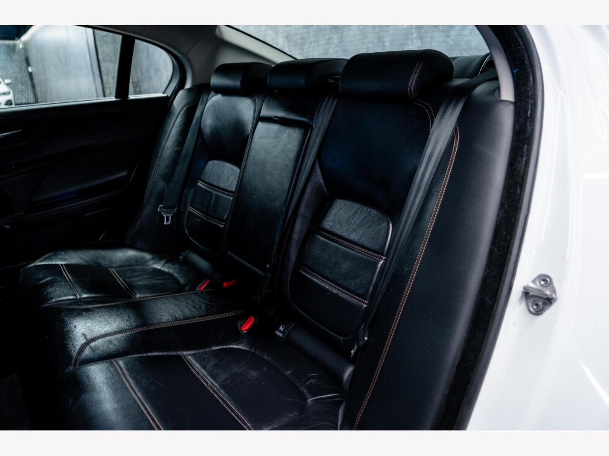 2017 Jaguar XE image 35