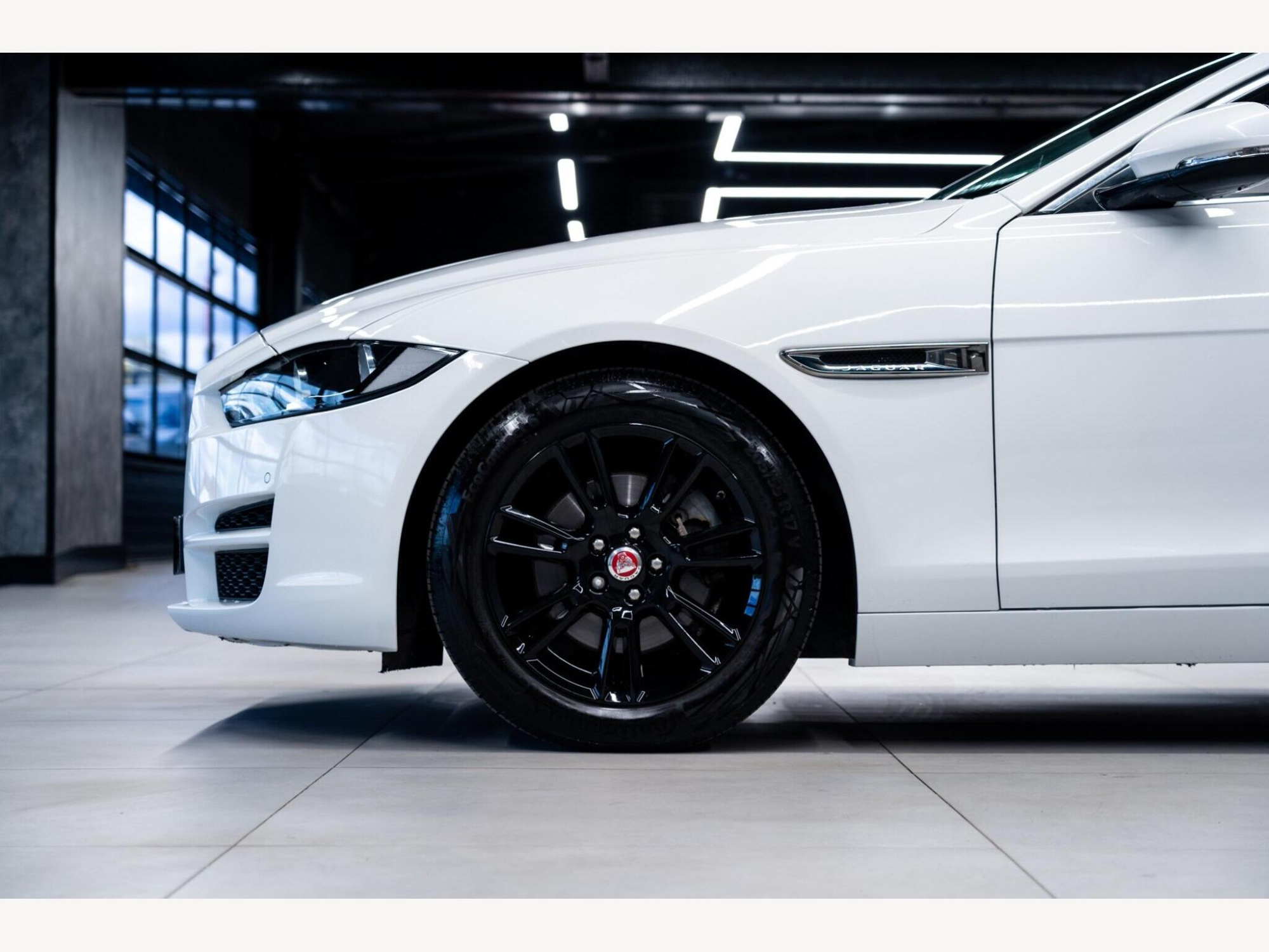 2017 Jaguar XE image 12