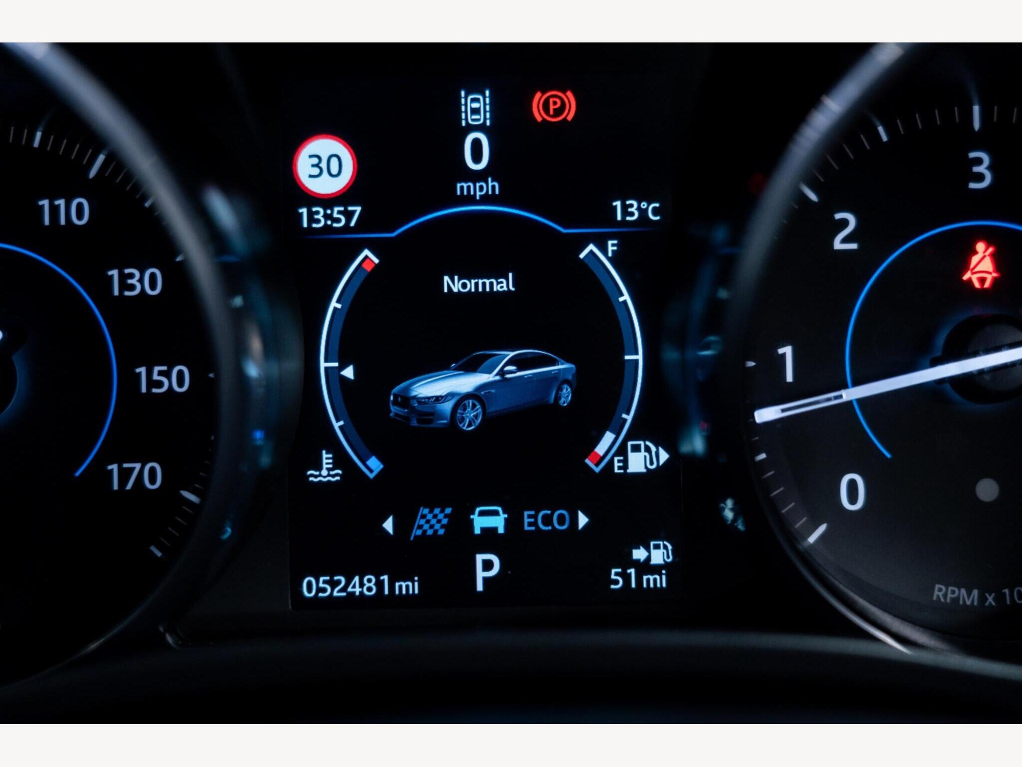 2017 Jaguar XE image 16