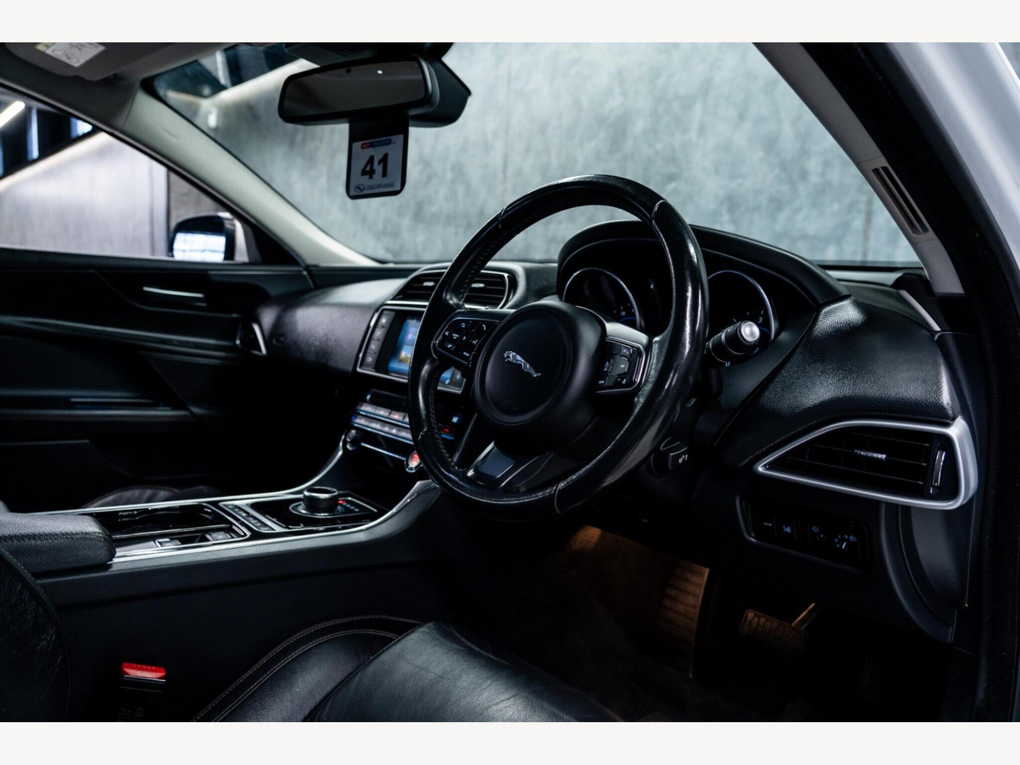 2017 Jaguar XE image 19