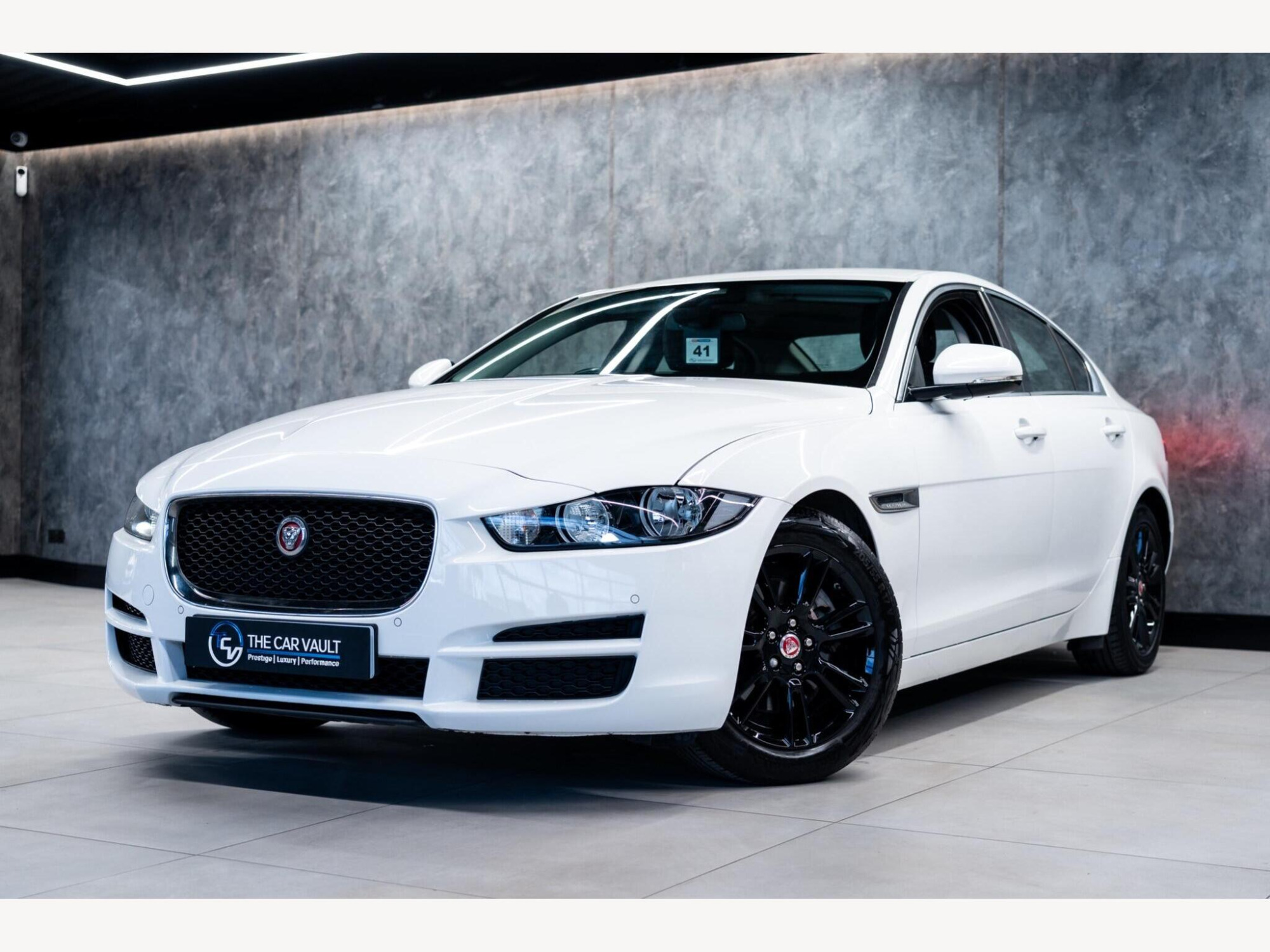 2017 Jaguar XE image 5