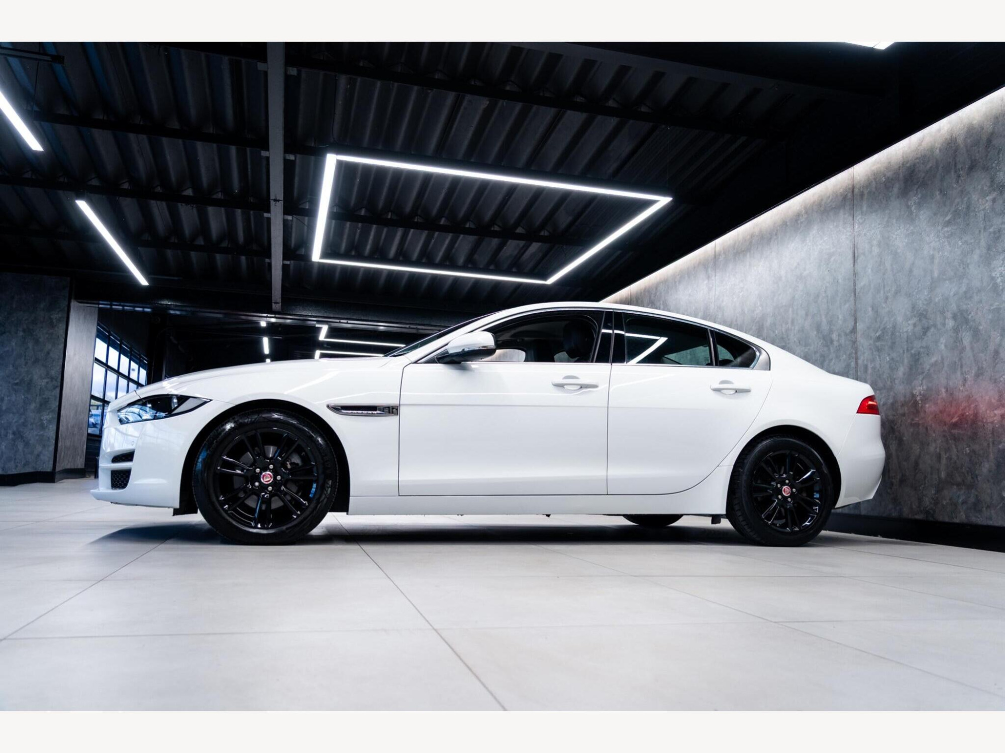 2017 Jaguar XE image 8
