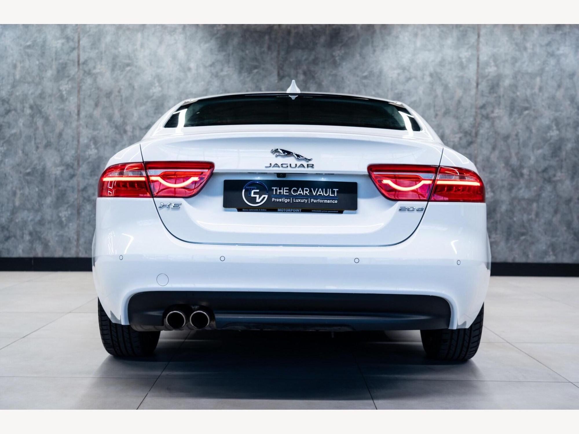 2017 Jaguar XE image 3