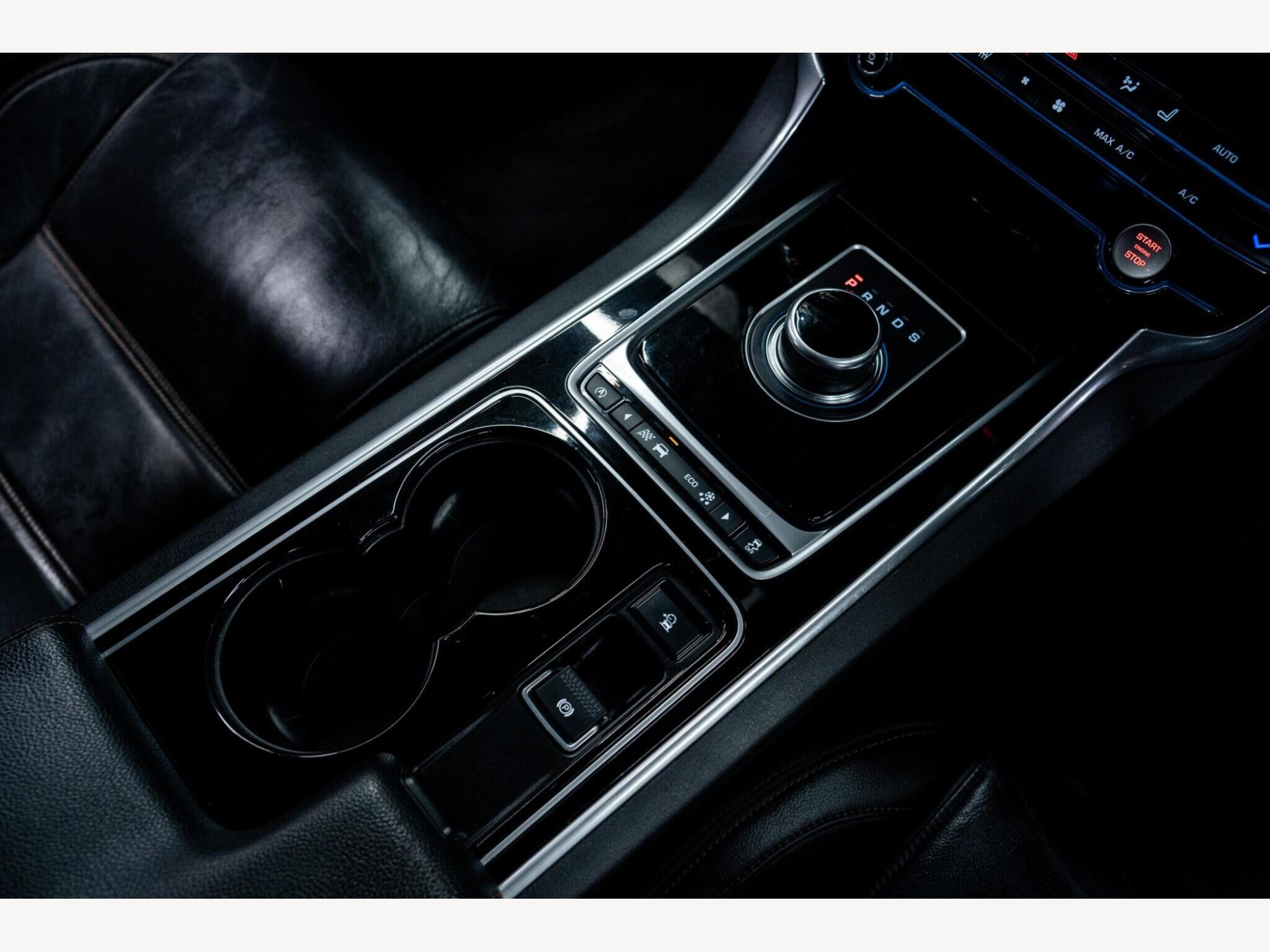 2017 Jaguar XE image 27