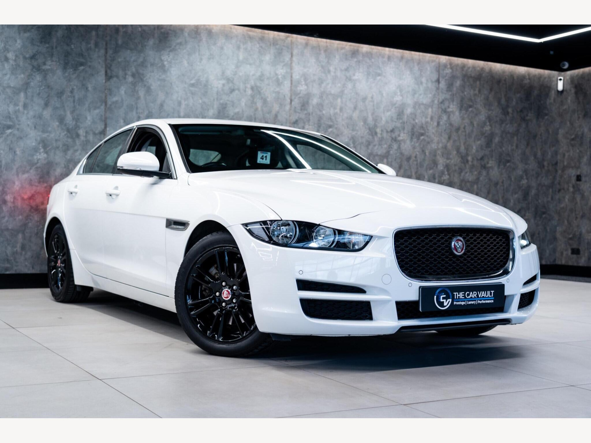 2017 Jaguar XE image 1