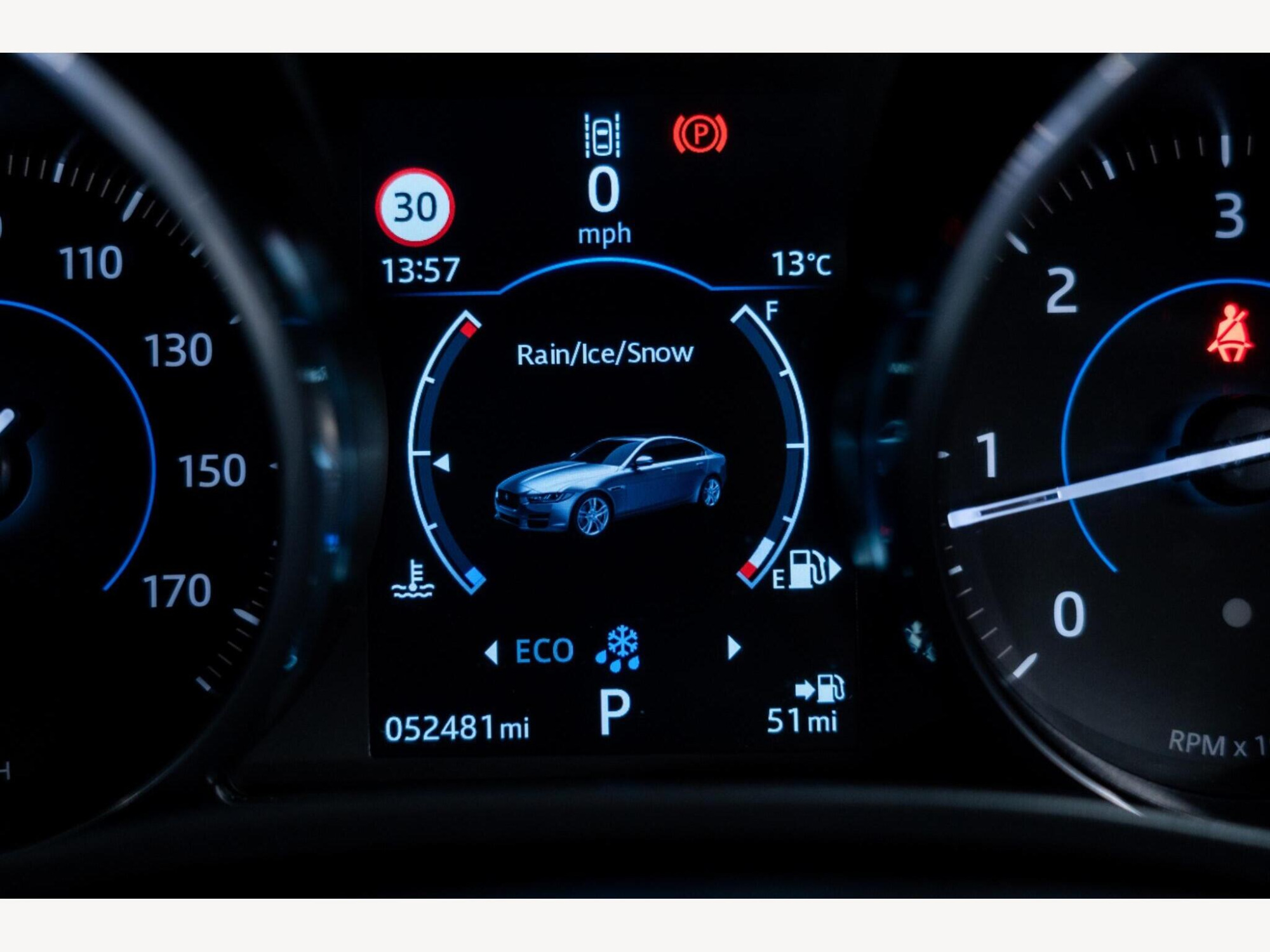 2017 Jaguar XE image 18