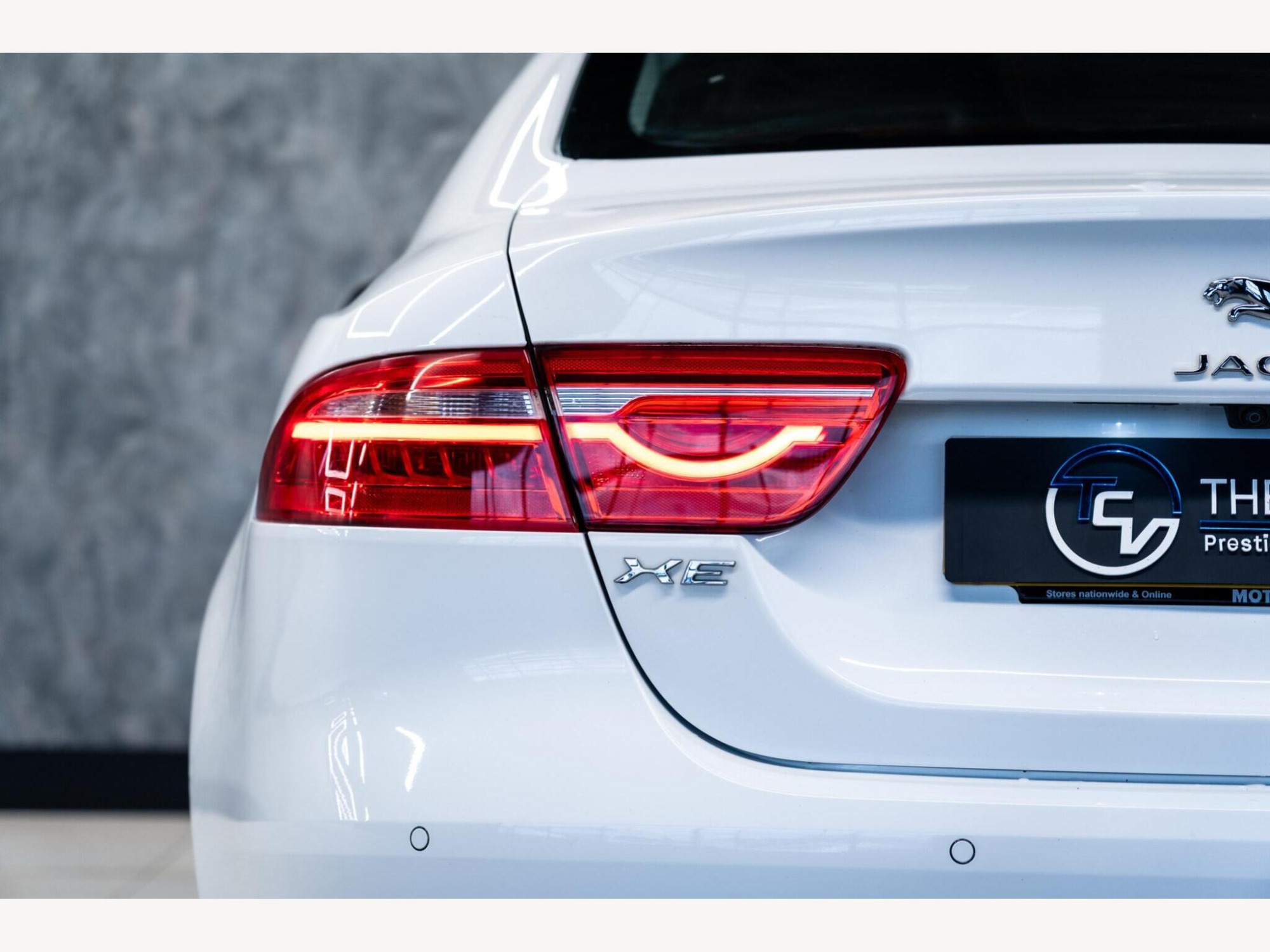 2017 Jaguar XE image 10