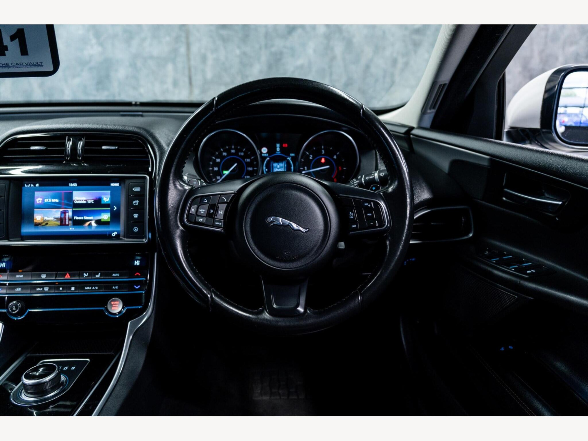 2017 Jaguar XE image 13