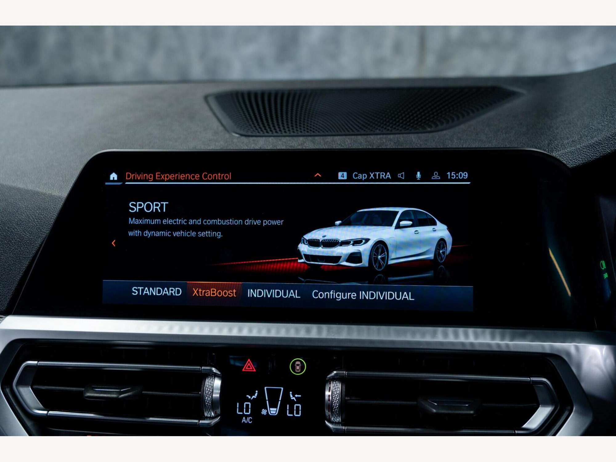 2021 BMW 3 Series image 25