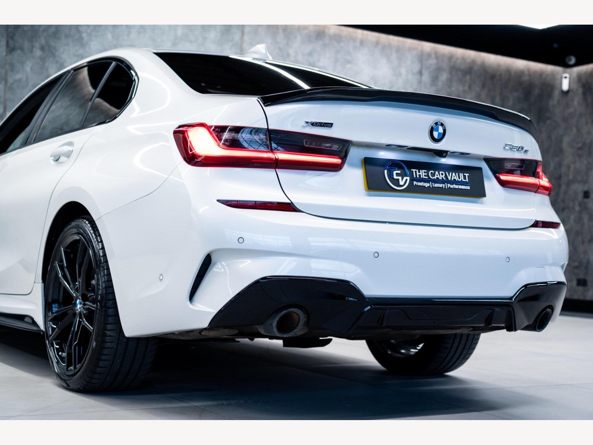 2021 BMW 3 Series image 14