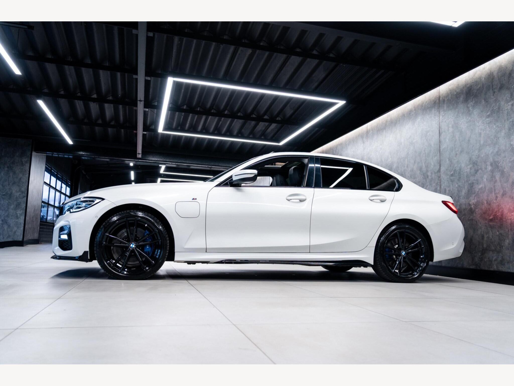 2021 BMW 3 Series image 9