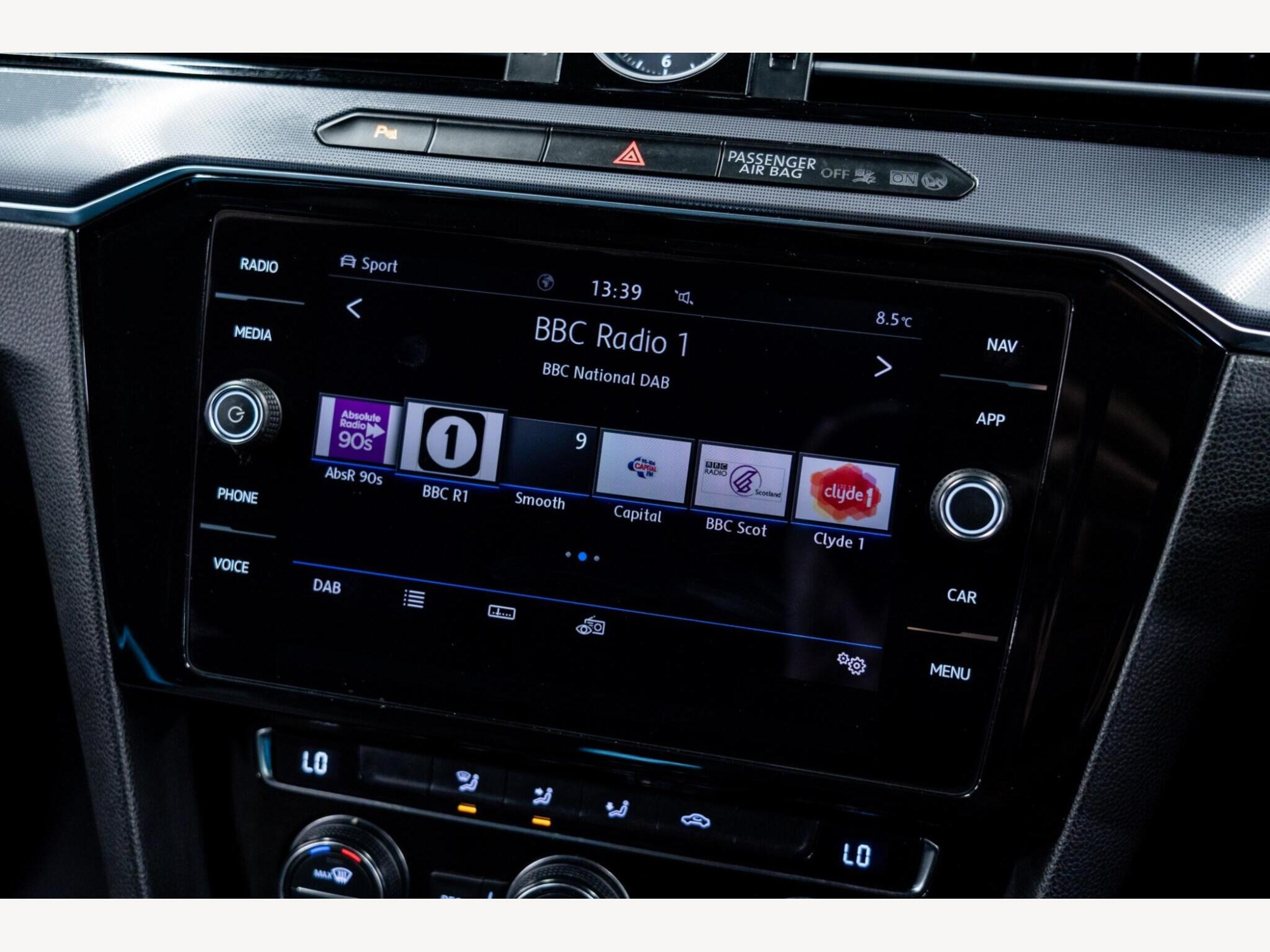 2018 Volkswagen Passat image 26