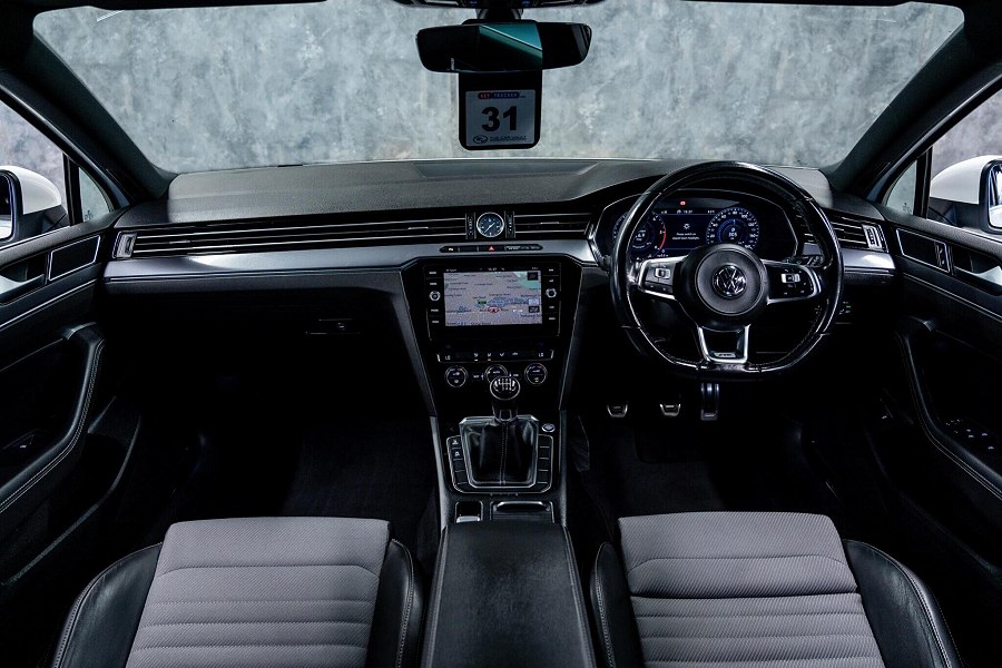 Volkswagen Passat photo 2