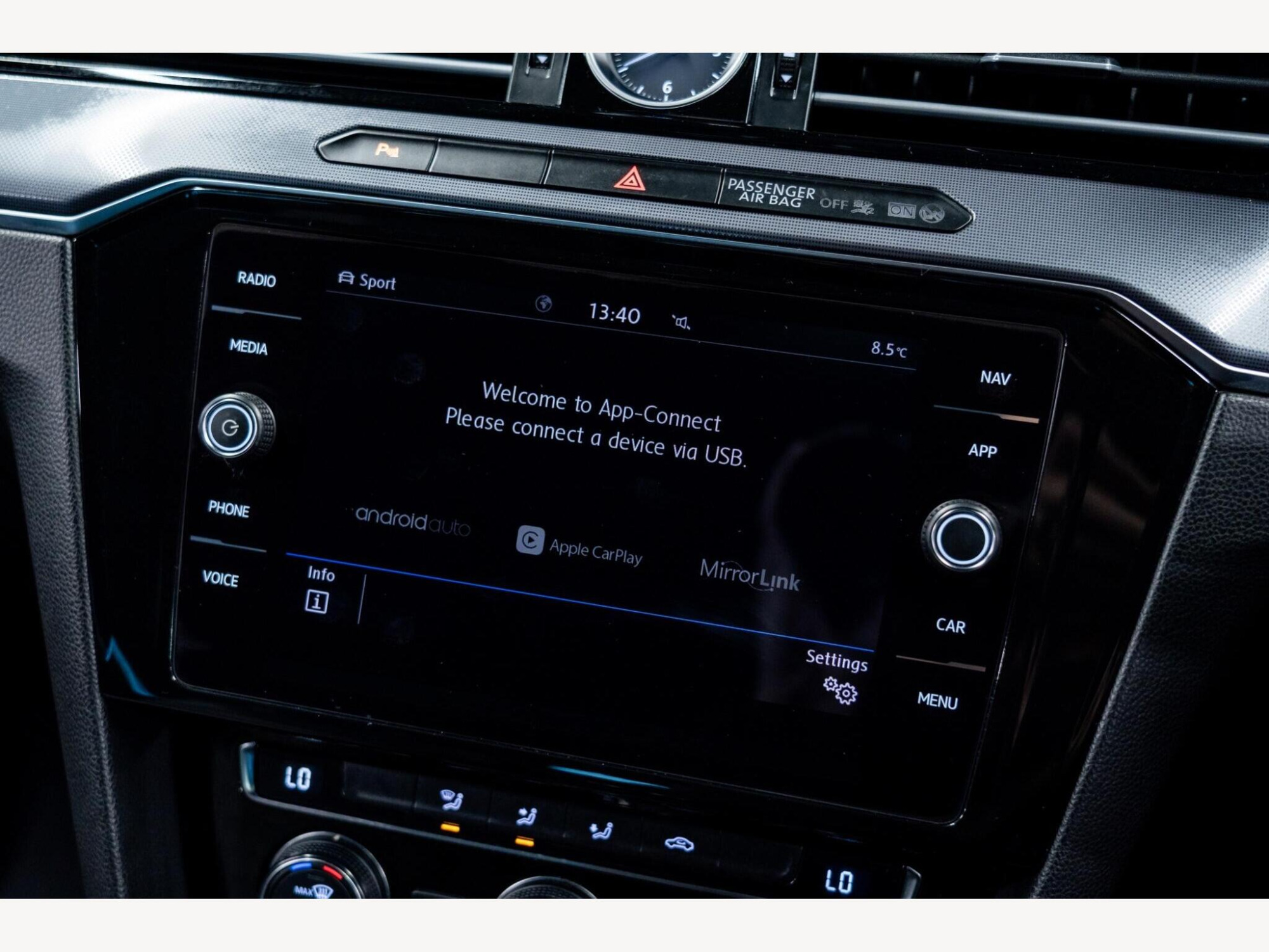 2018 Volkswagen Passat image 19