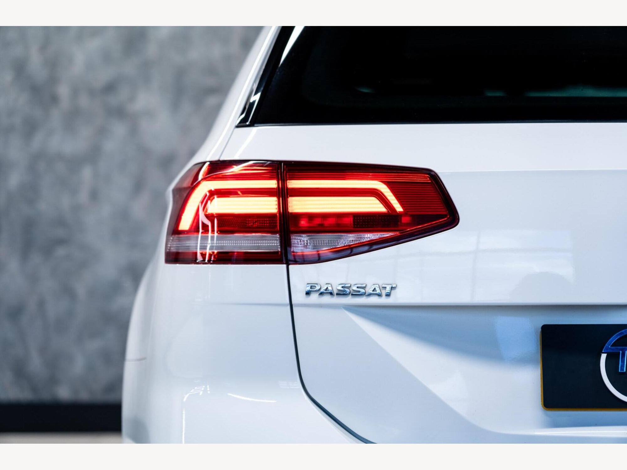 2018 Volkswagen Passat image 12