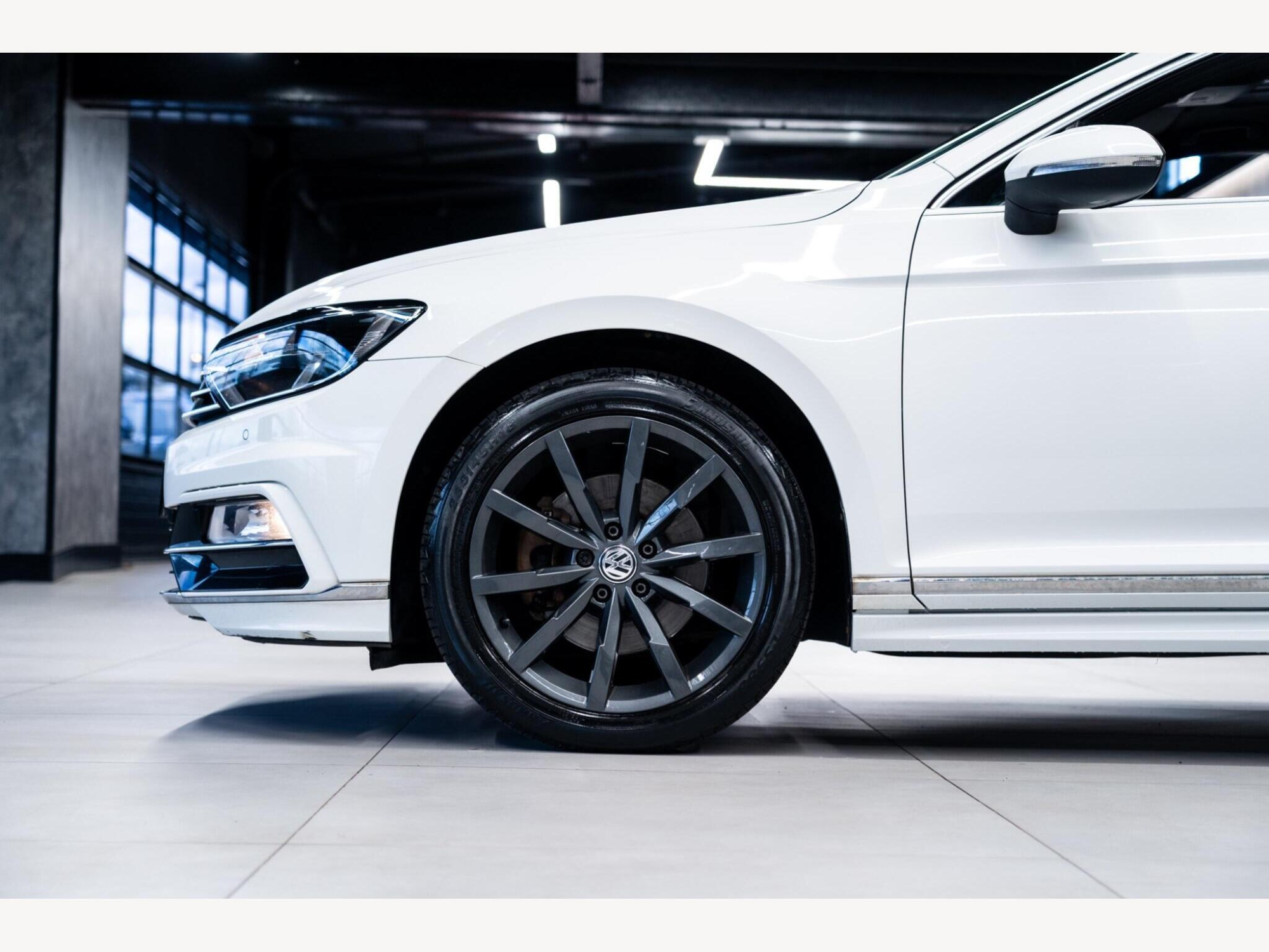 2018 Volkswagen Passat image 13