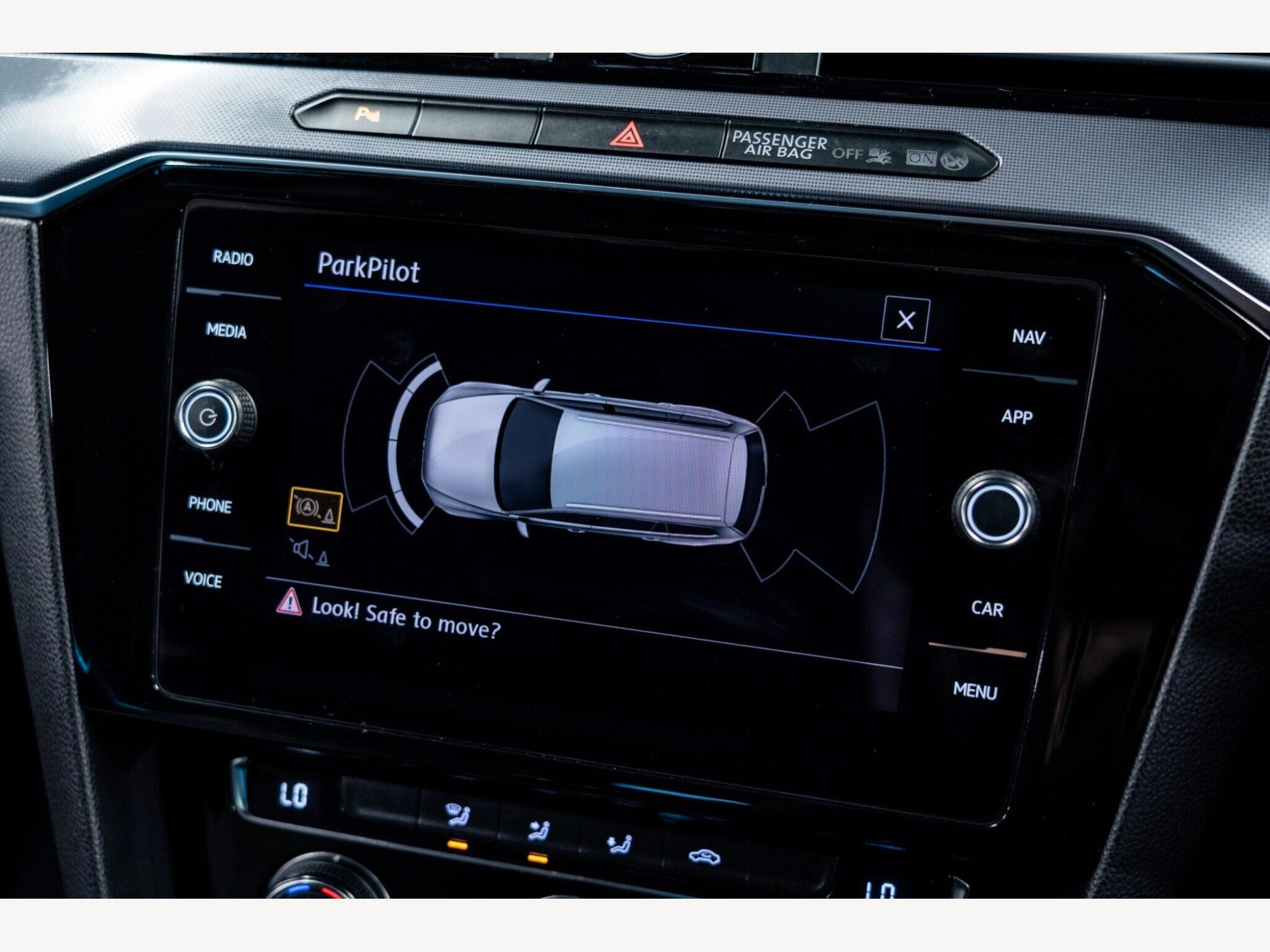 2018 Volkswagen Passat image 20