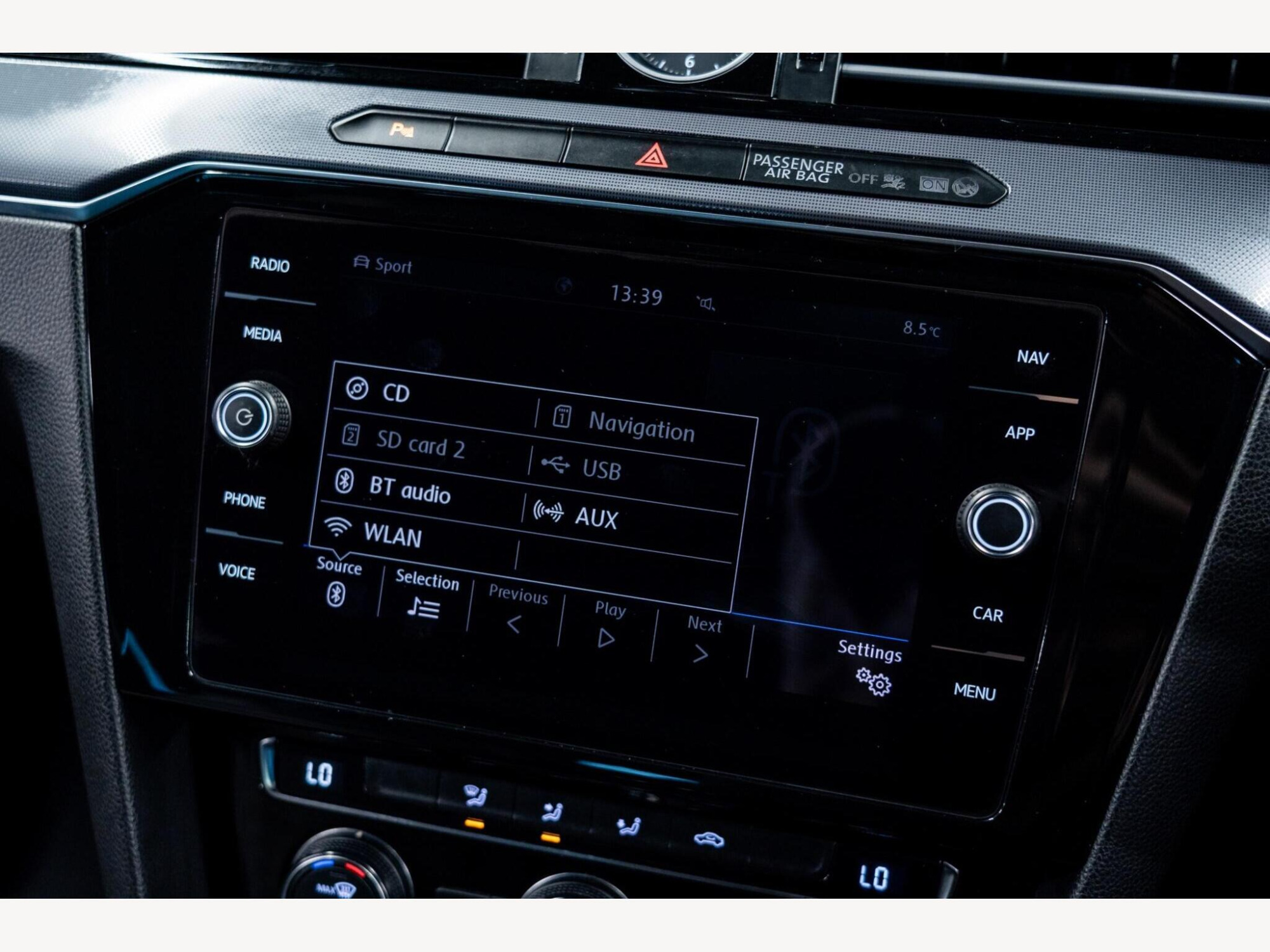 2018 Volkswagen Passat image 28