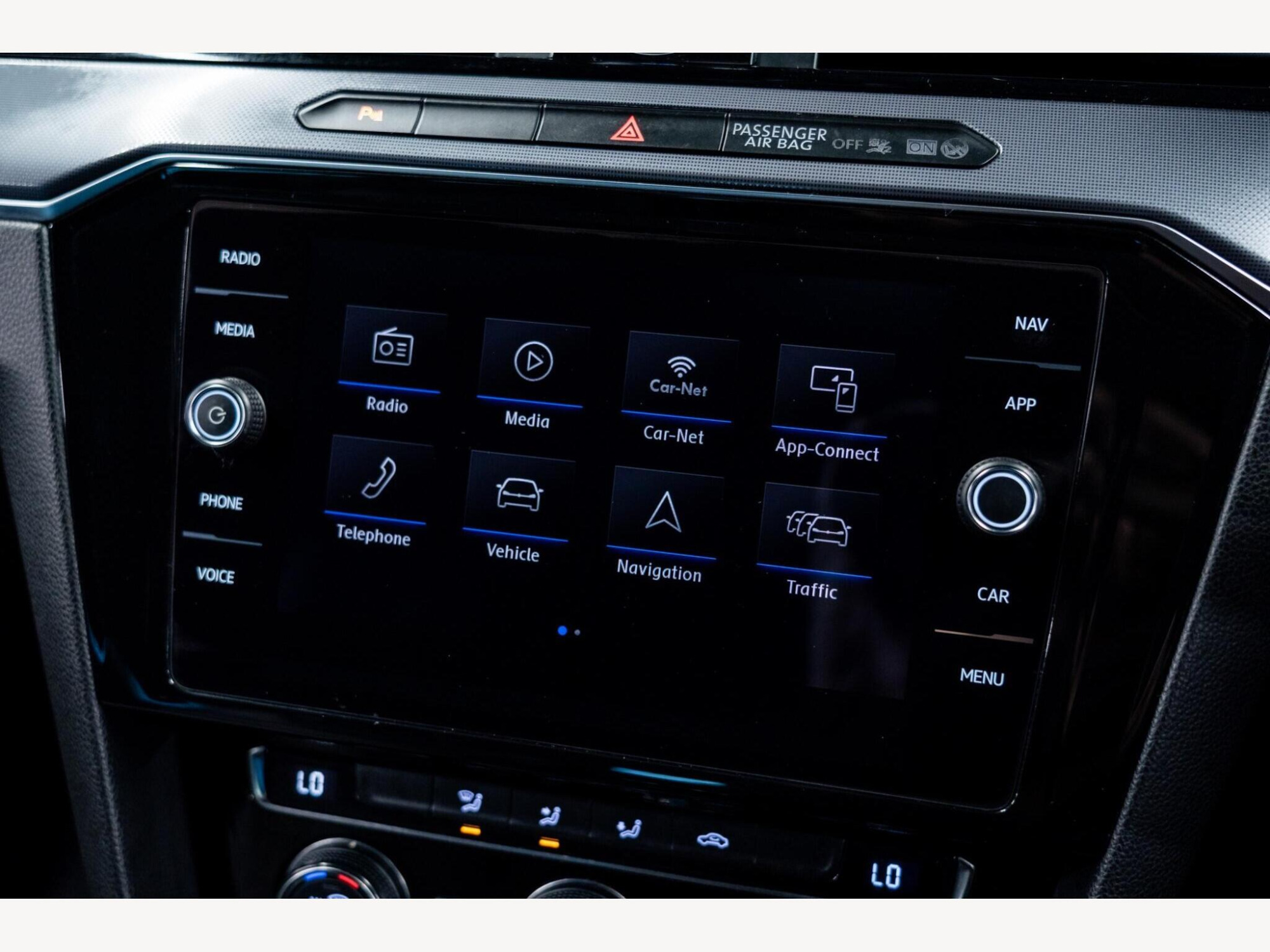 2018 Volkswagen Passat image 24
