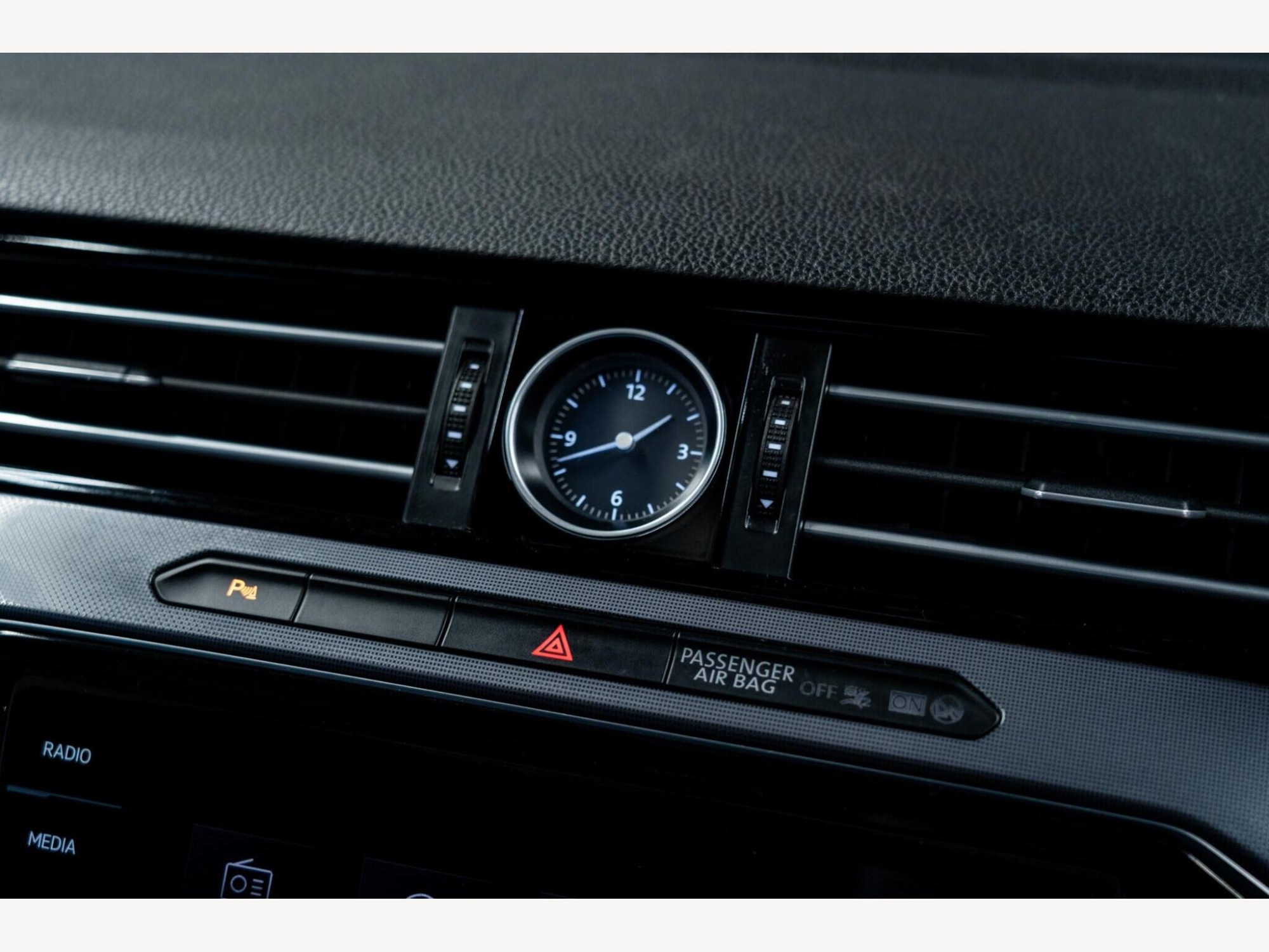 2018 Volkswagen Passat image 33
