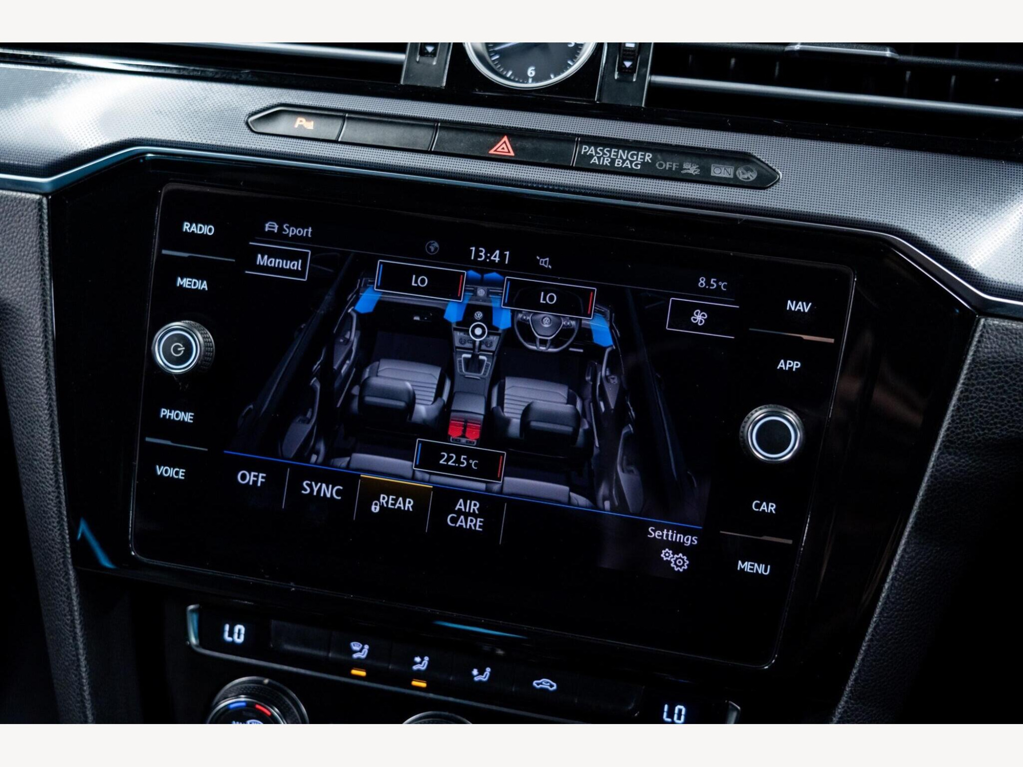 2018 Volkswagen Passat image 21