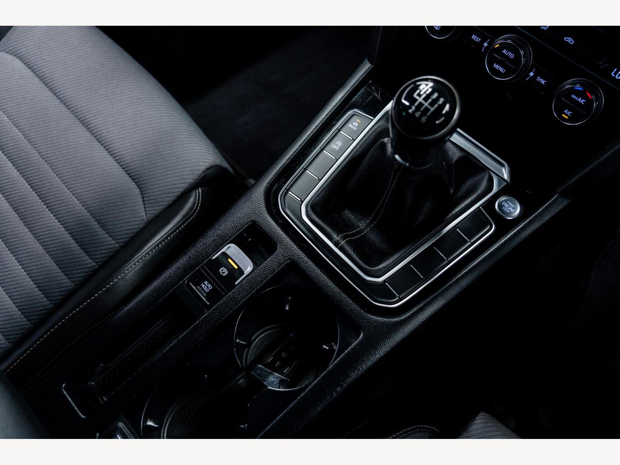 2018 Volkswagen Passat image 30