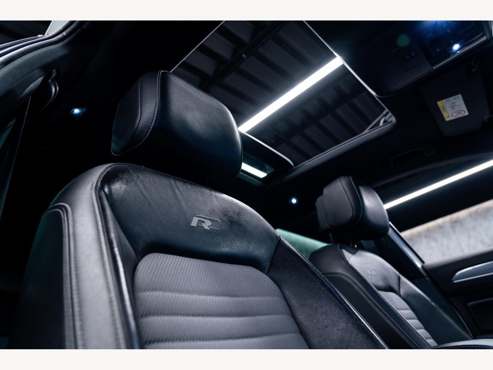 2018 Volkswagen Passat image 35