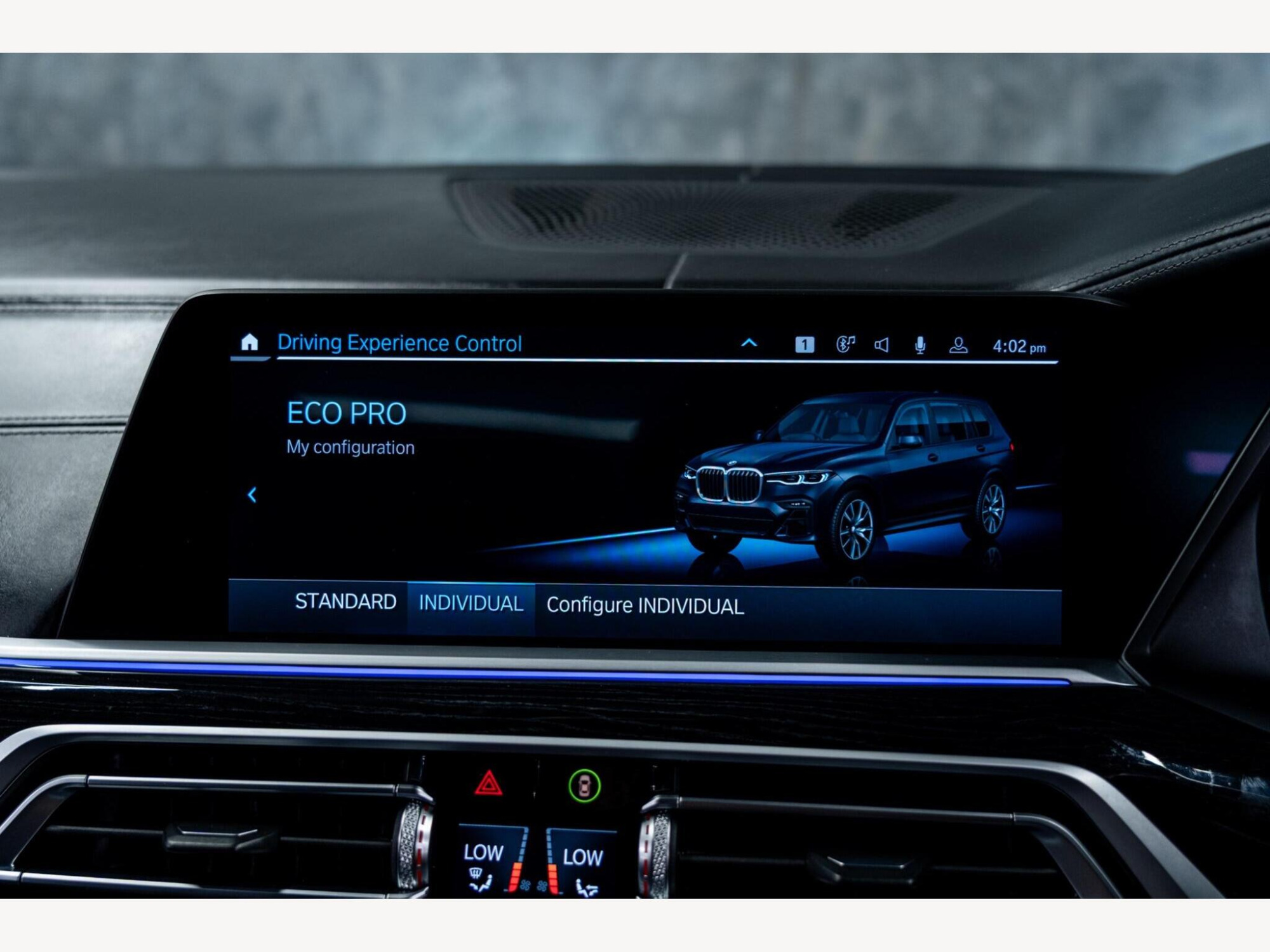 2019 BMW X7 image 32