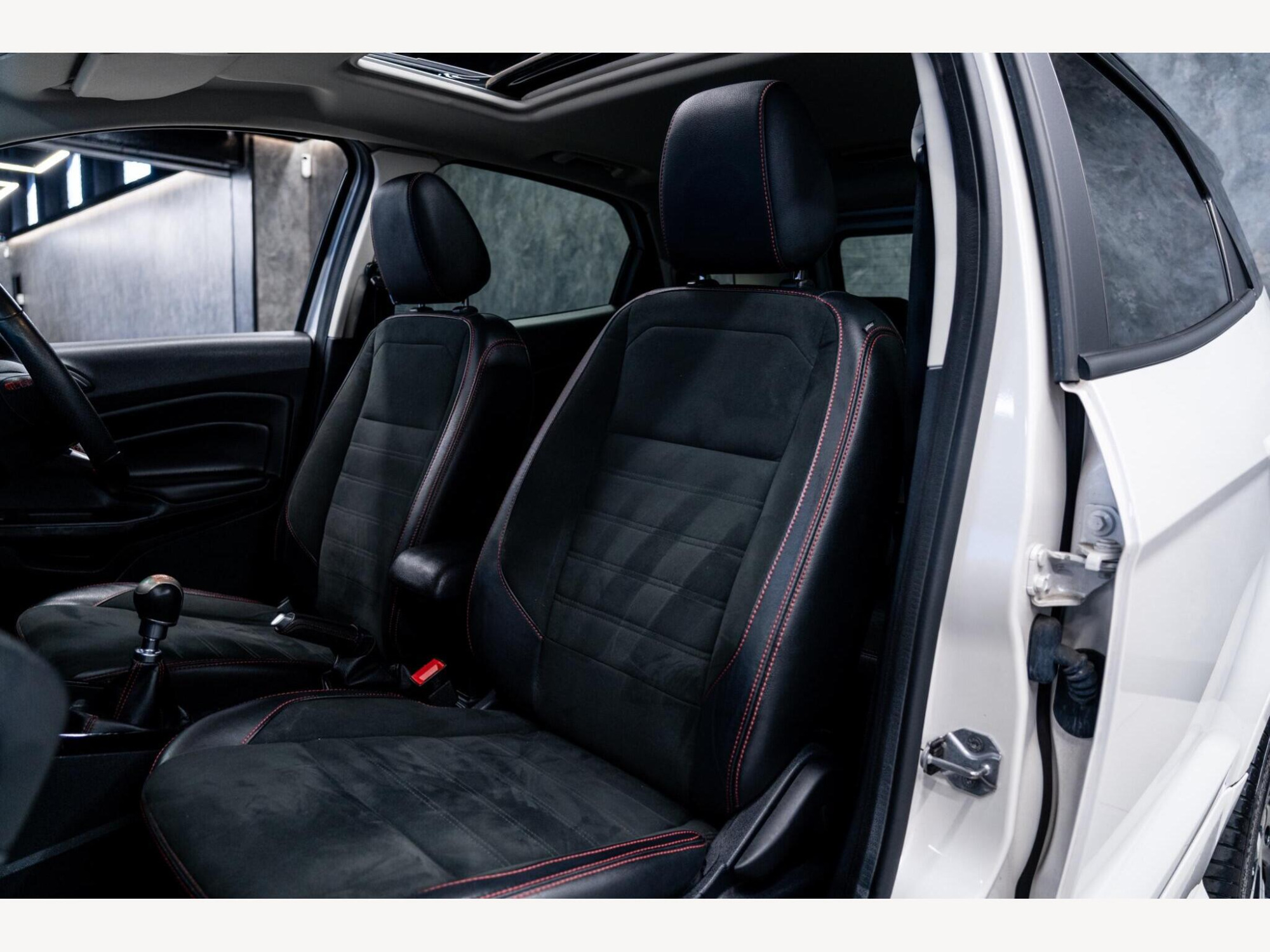 2018 Ford EcoSport image 36