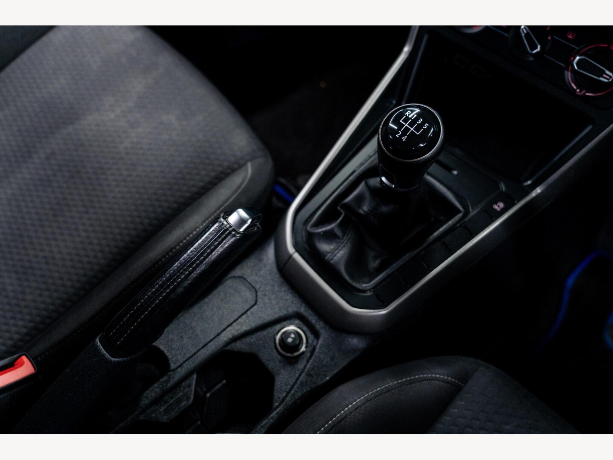 2019 Volkswagen Polo image 24