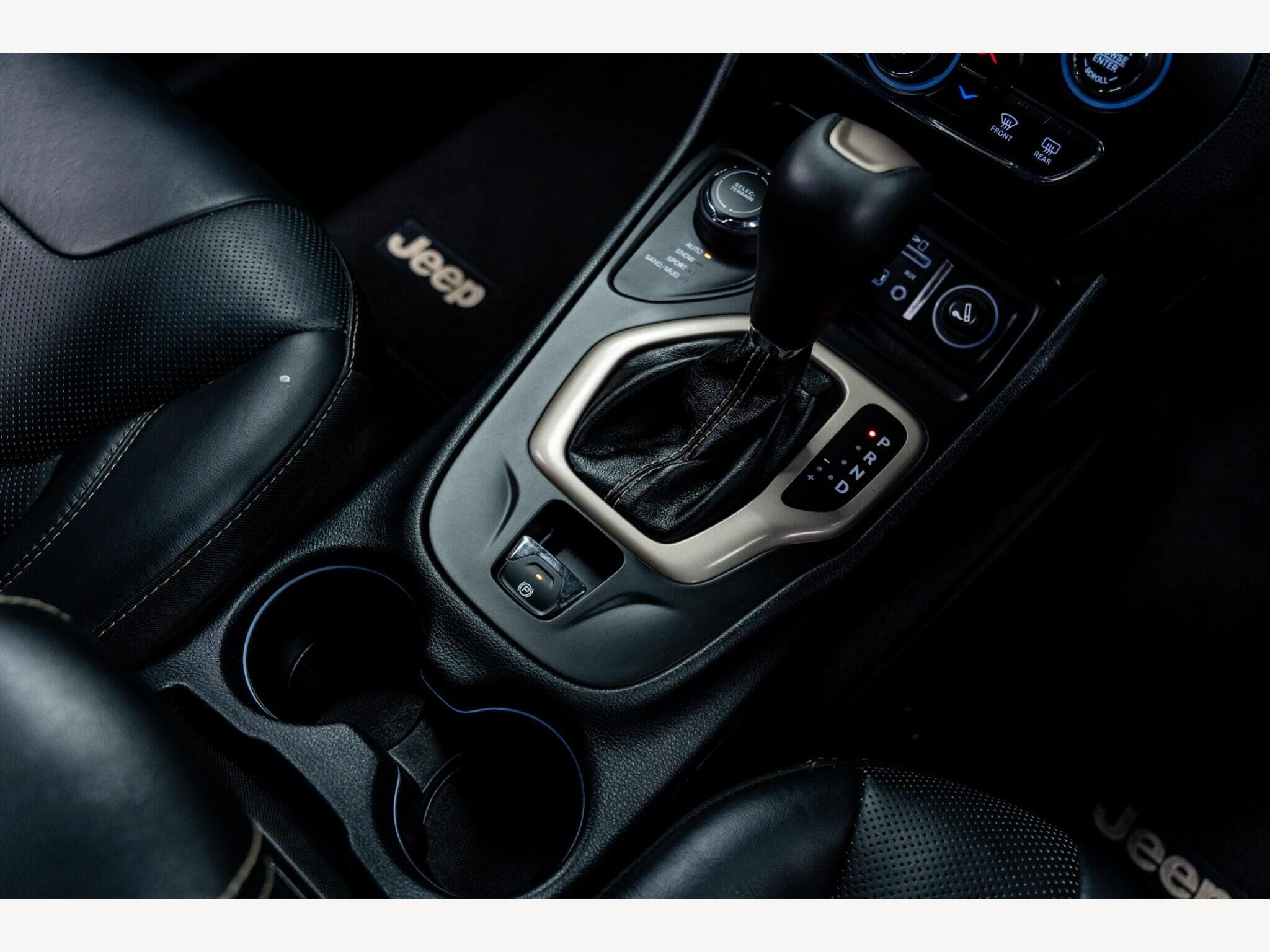 2017 Jeep Cherokee image 27