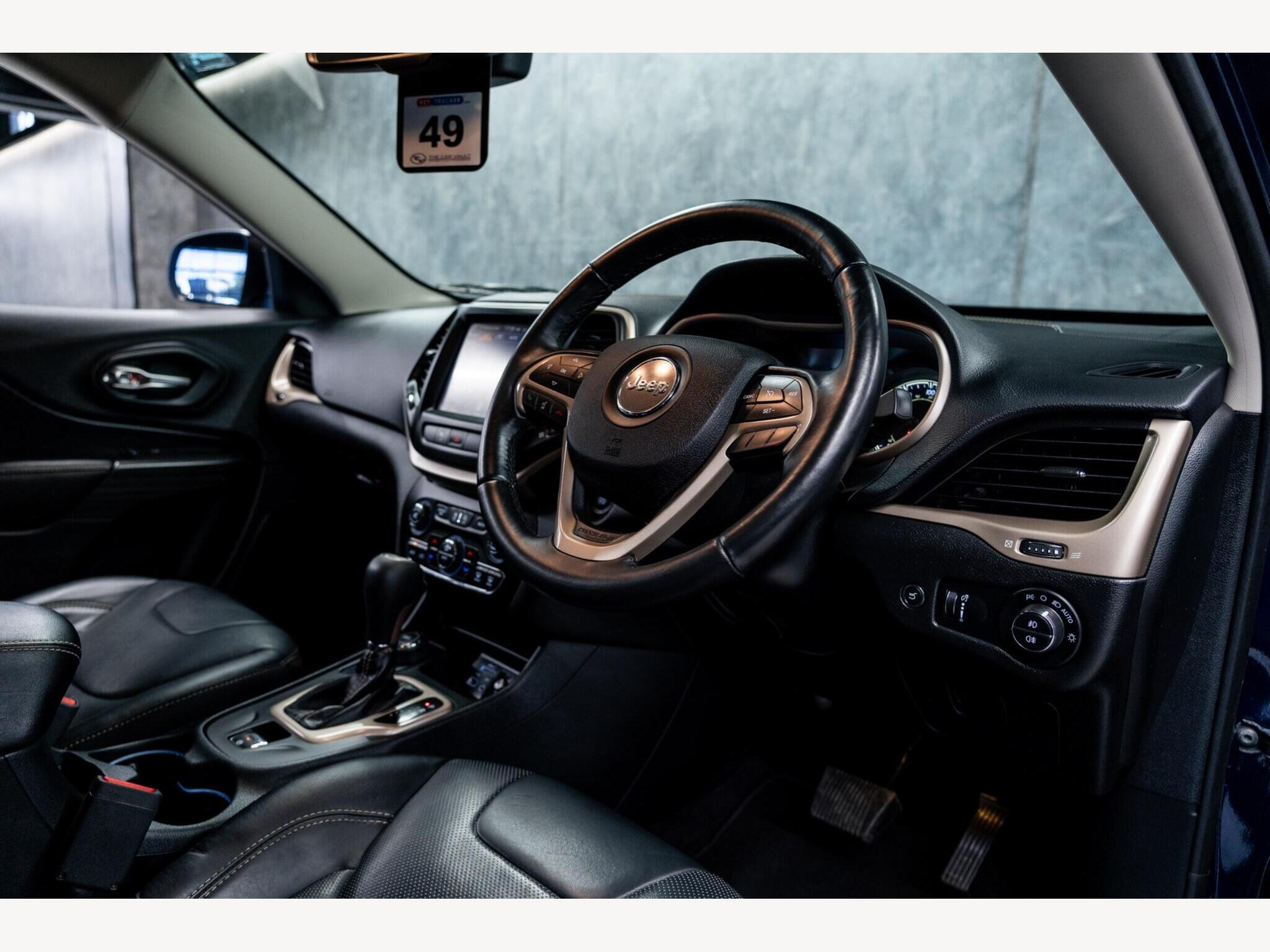 2017 Jeep Cherokee image 14