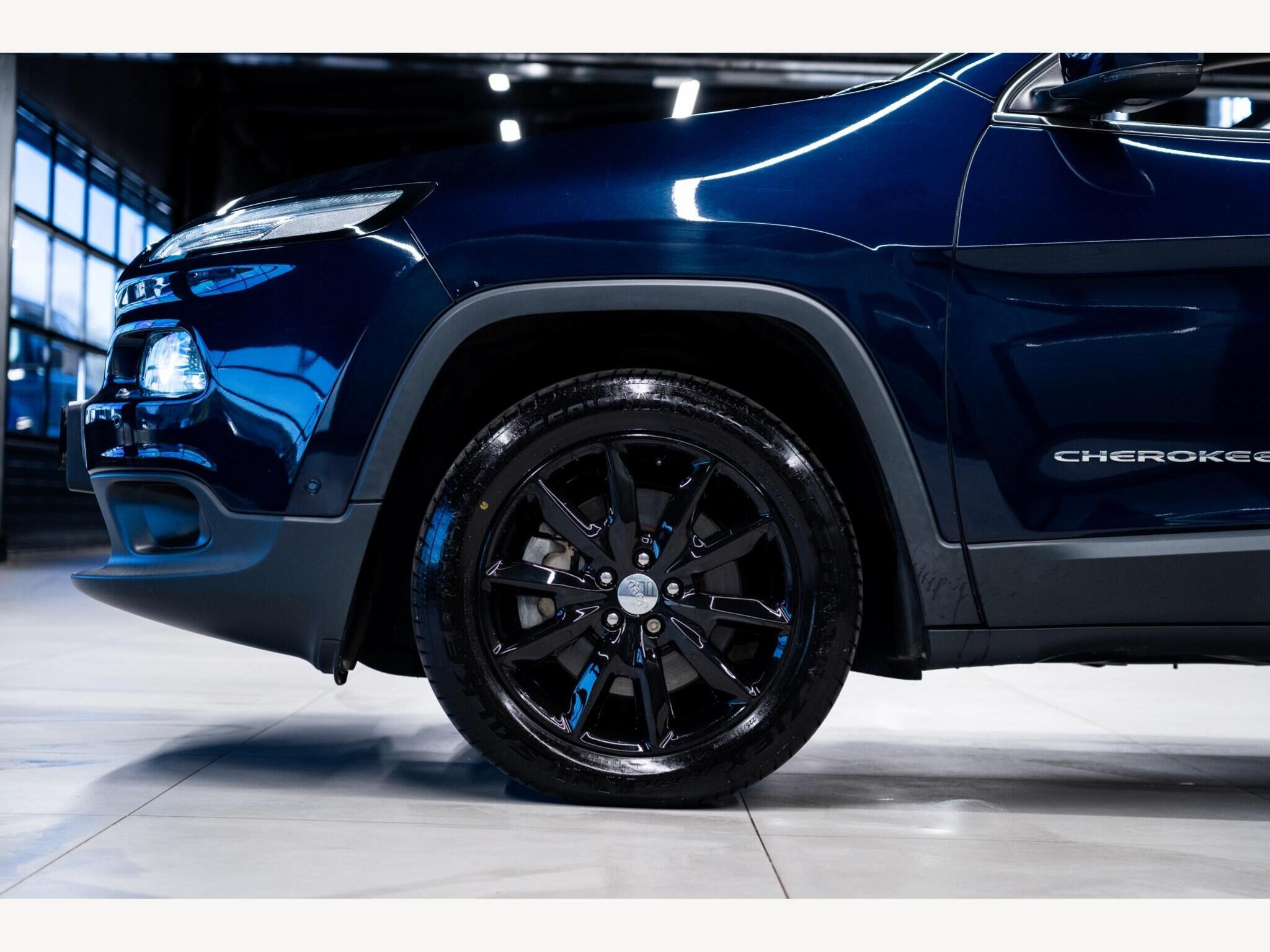 2017 Jeep Cherokee image 13