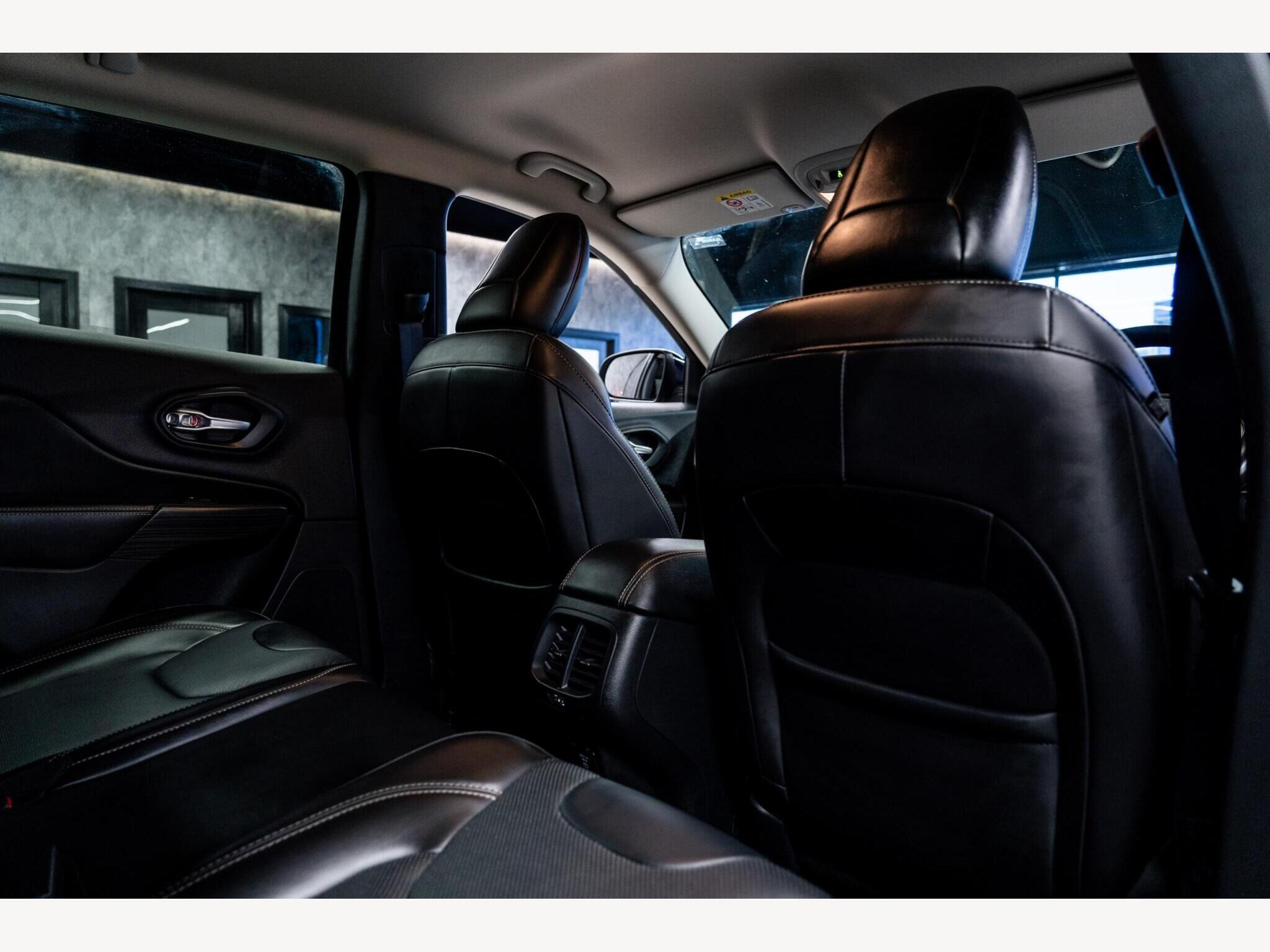 2017 Jeep Cherokee image 37