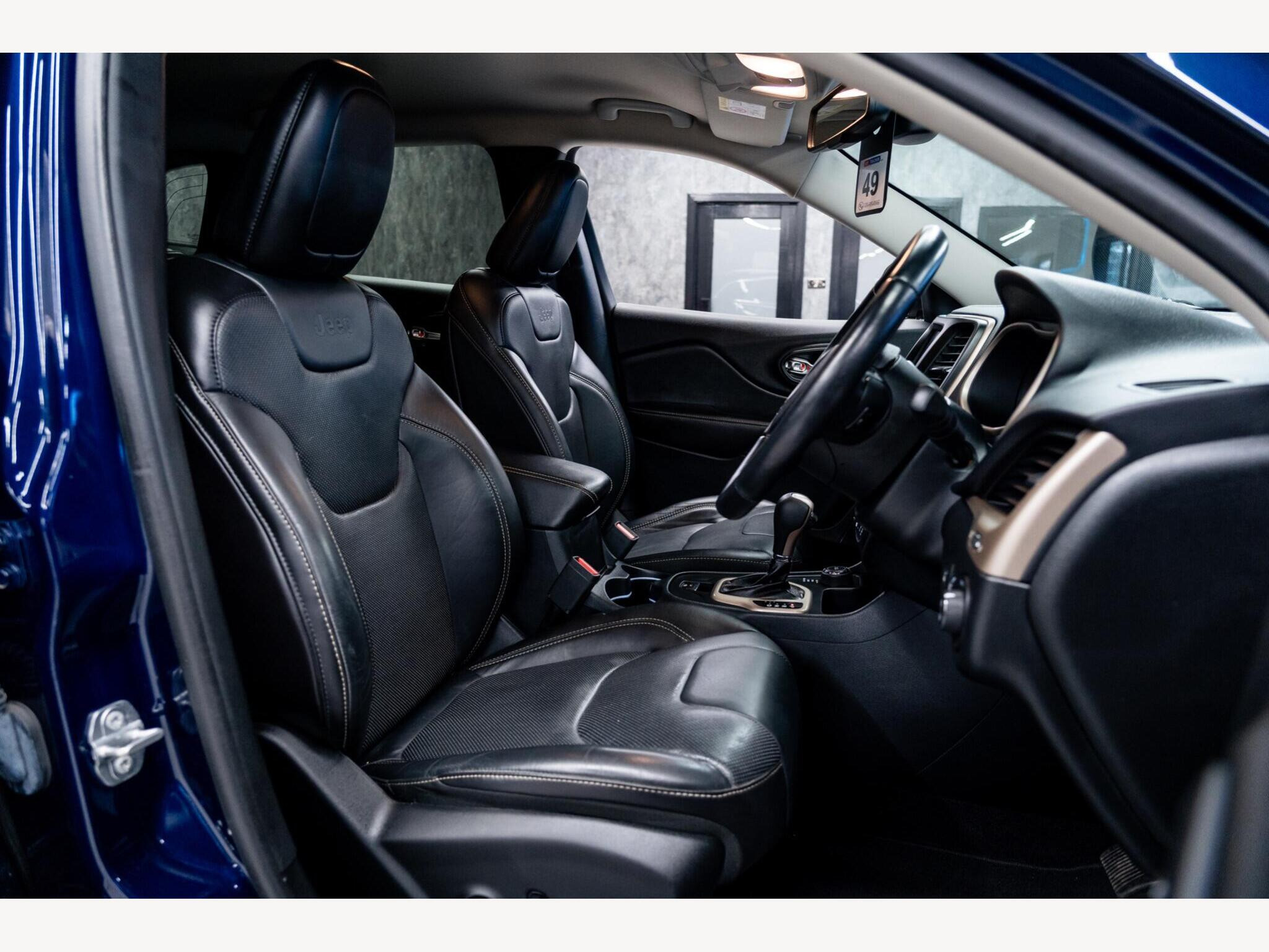 2017 Jeep Cherokee image 36