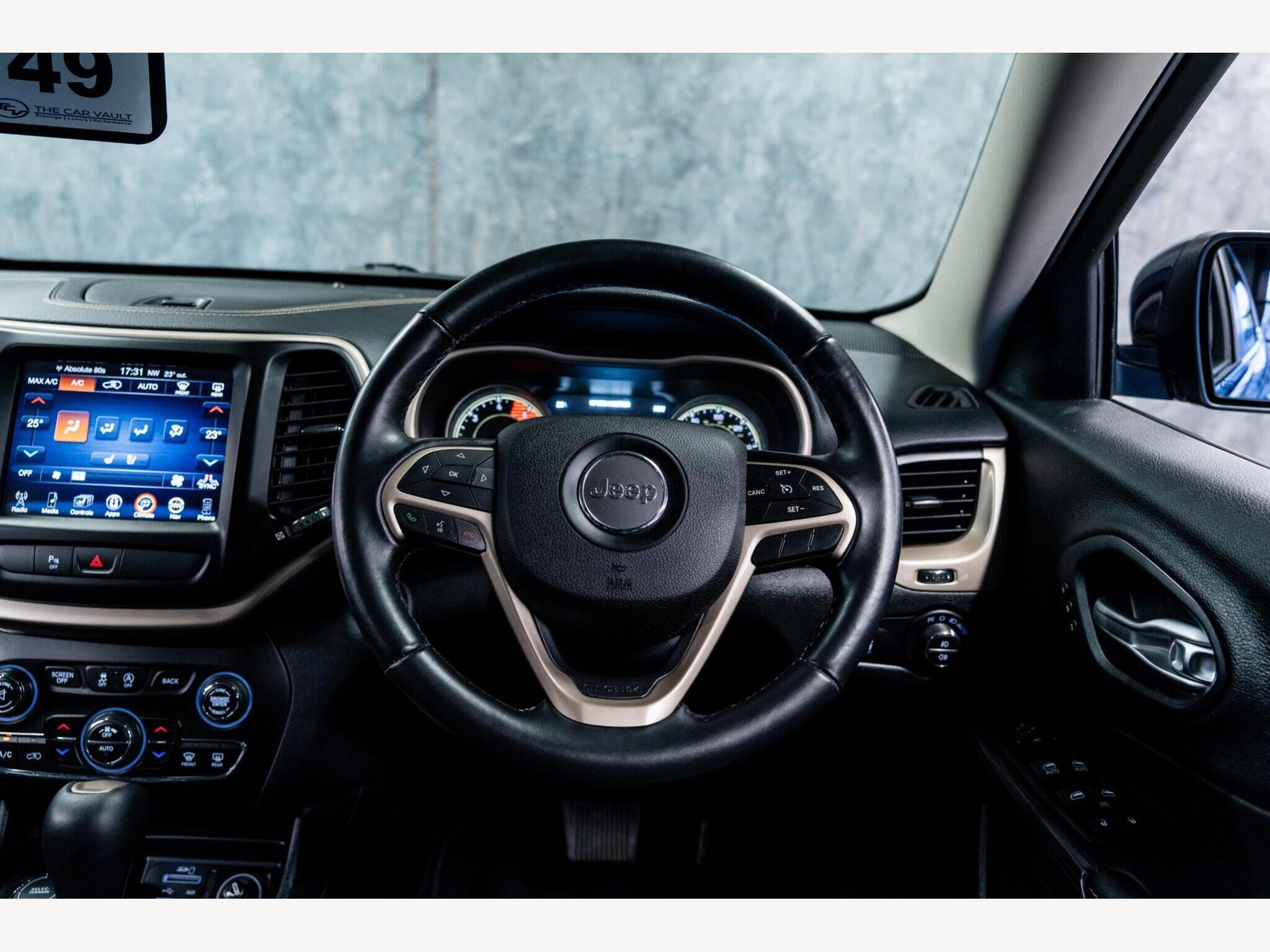 2017 Jeep Cherokee image 15
