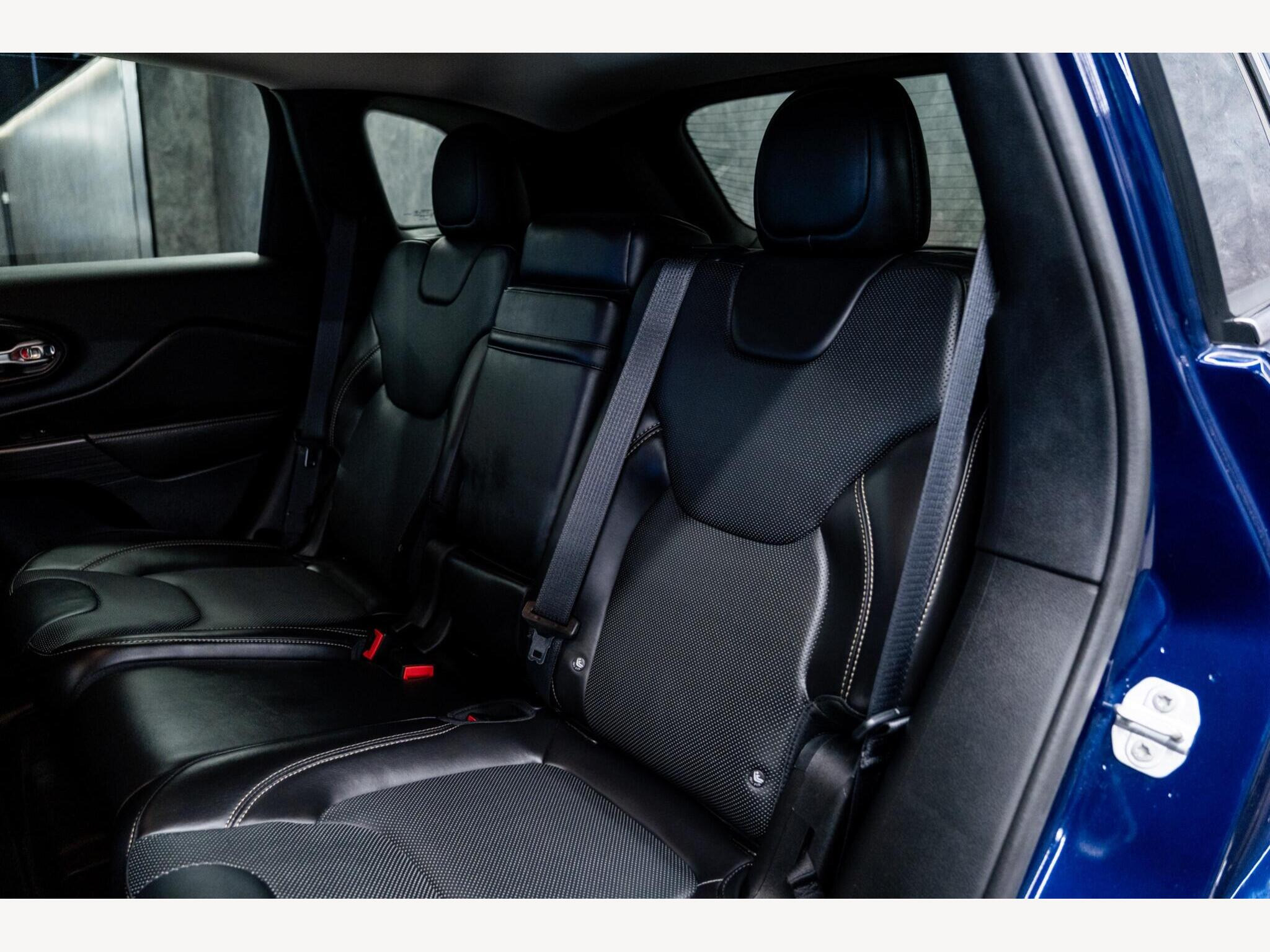 2017 Jeep Cherokee image 39