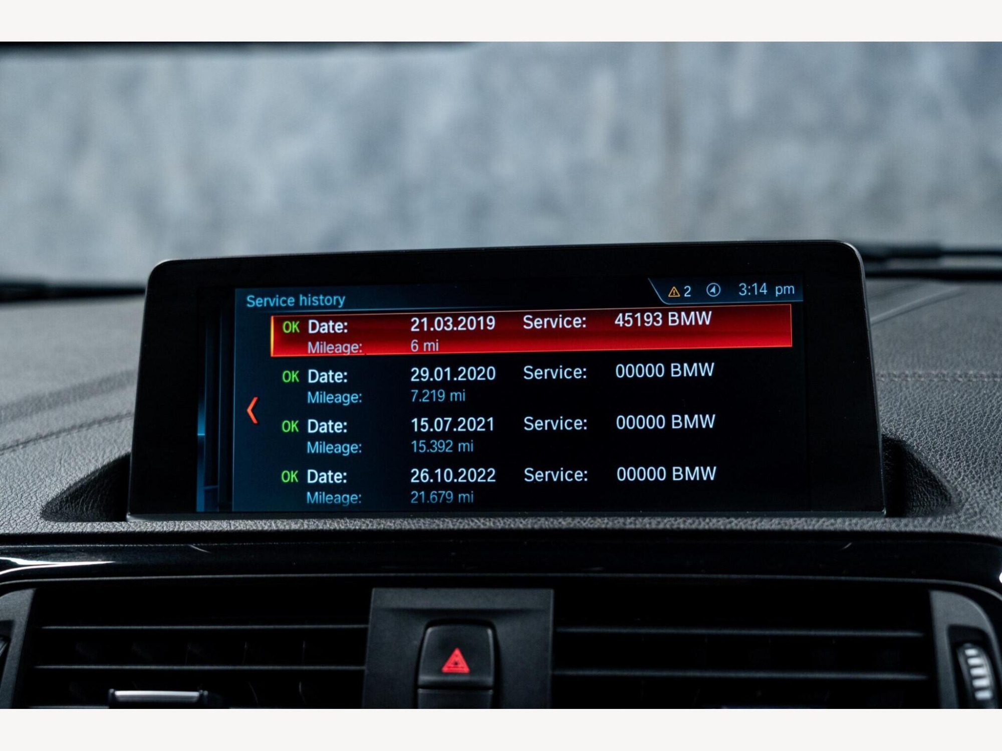 2019 BMW 1 Series image 18