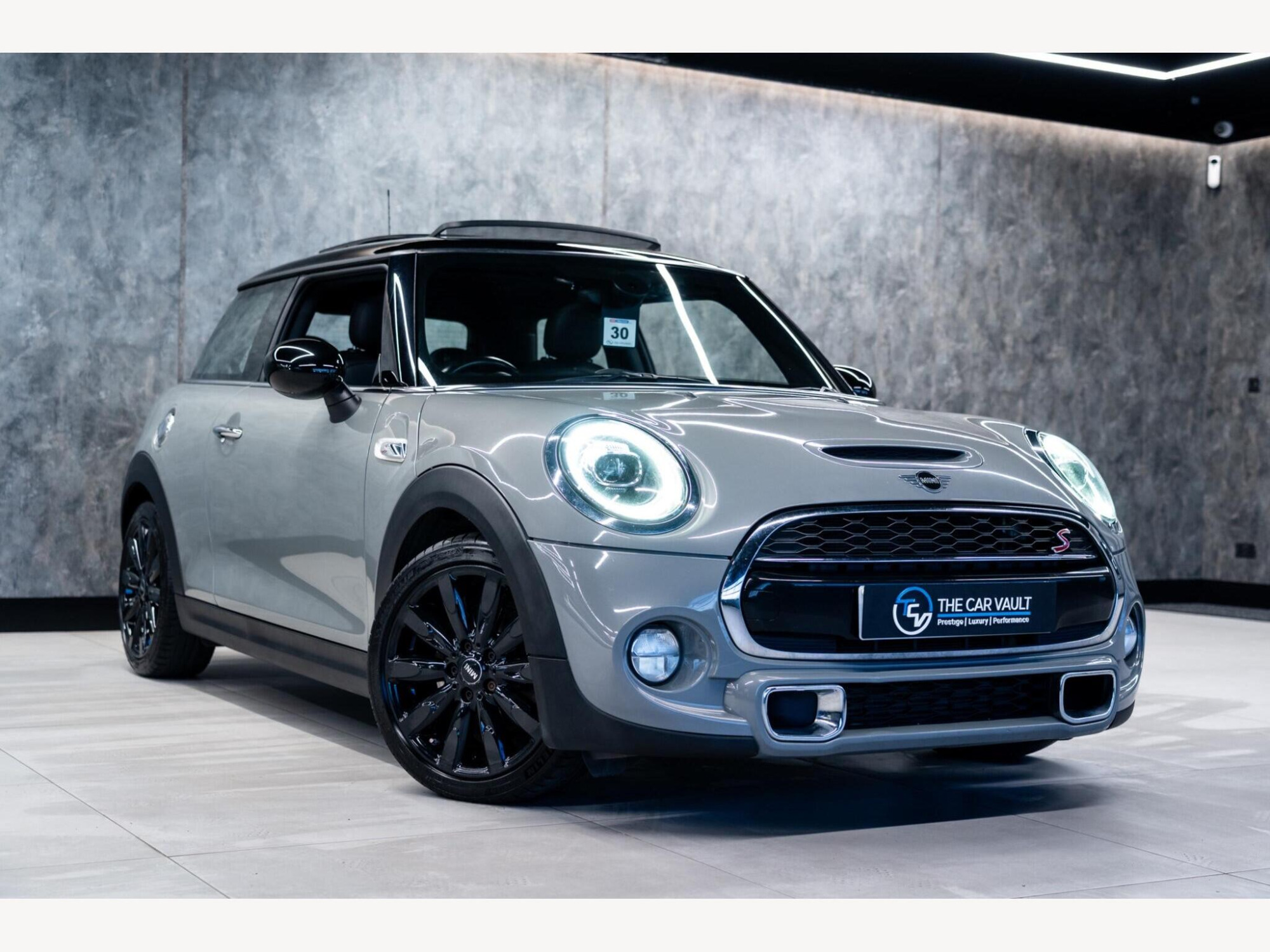 2019 MINI Hatch image 1