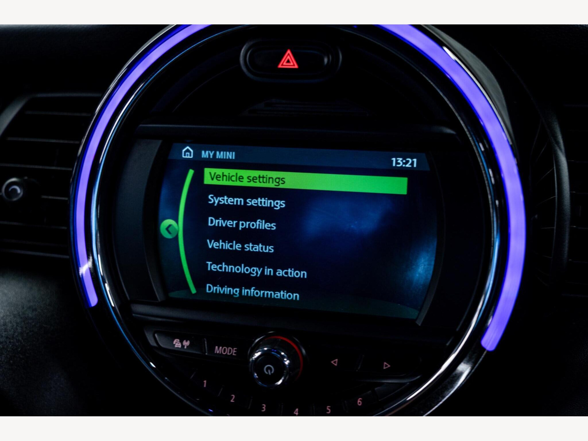 2019 MINI Hatch image 25