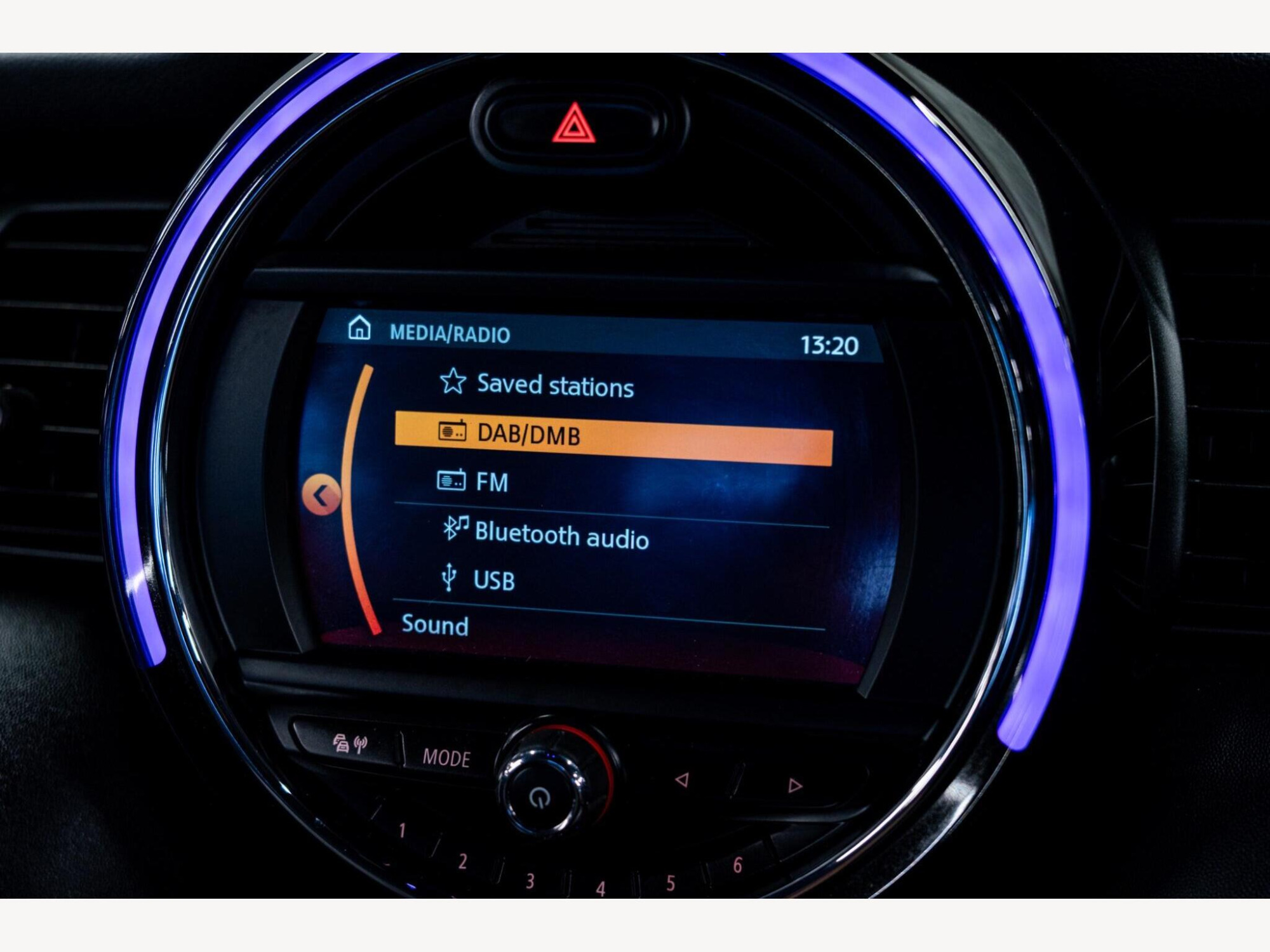 2019 MINI Hatch image 23