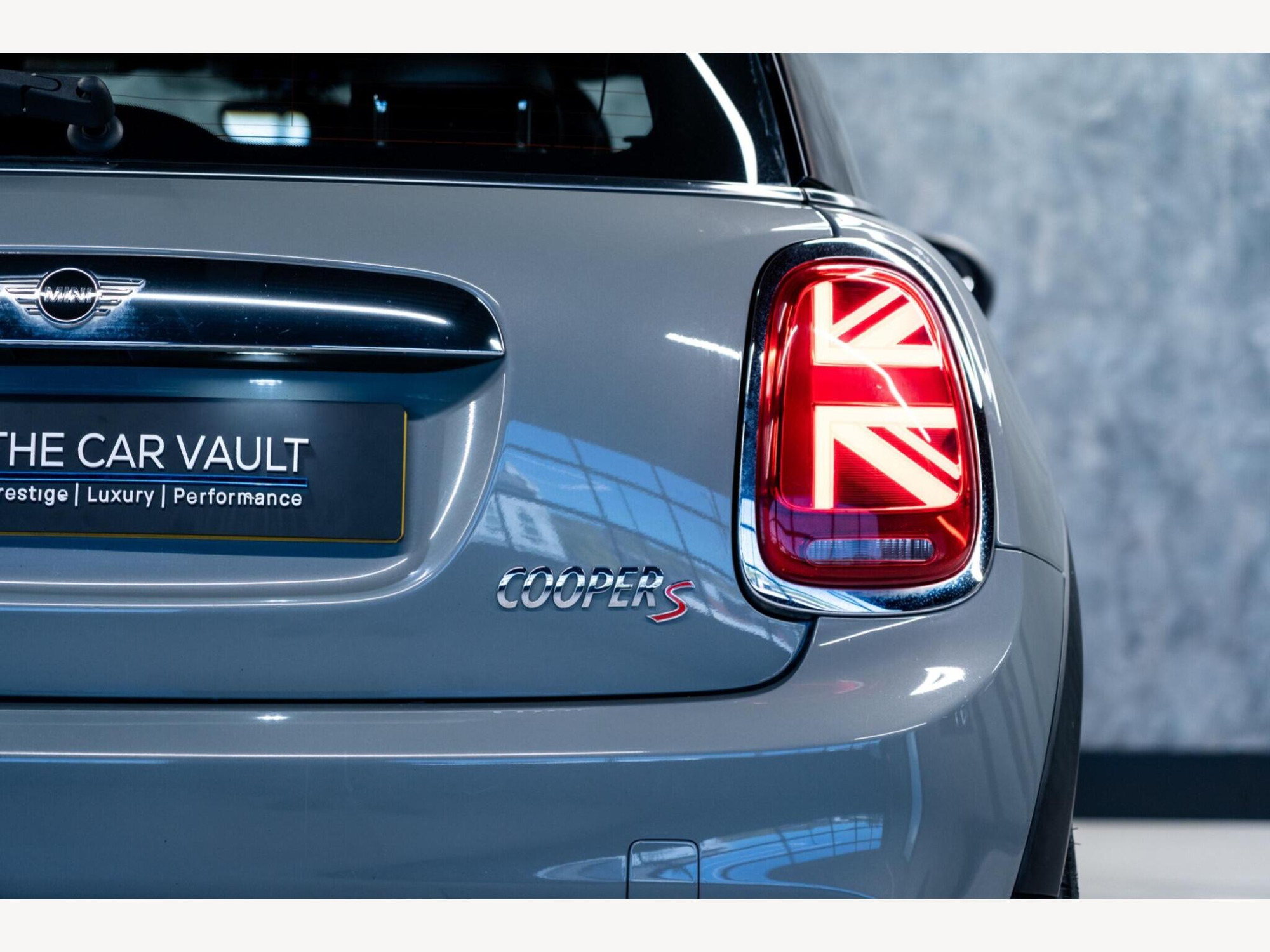 2019 MINI Hatch image 12