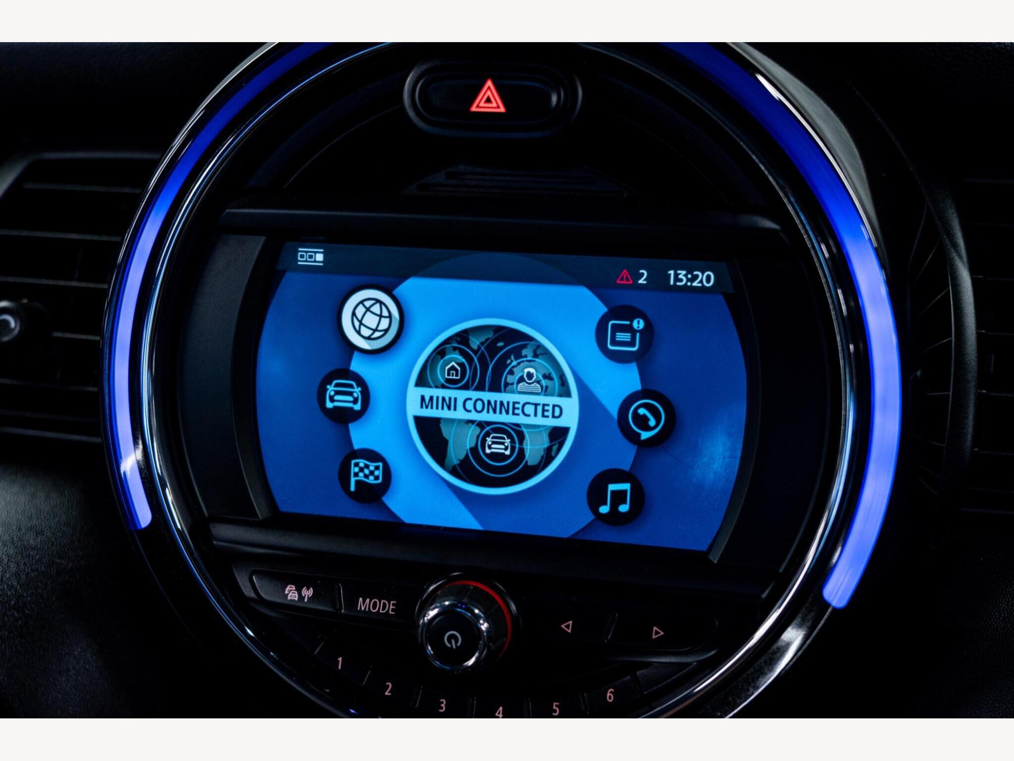2019 MINI Hatch image 19