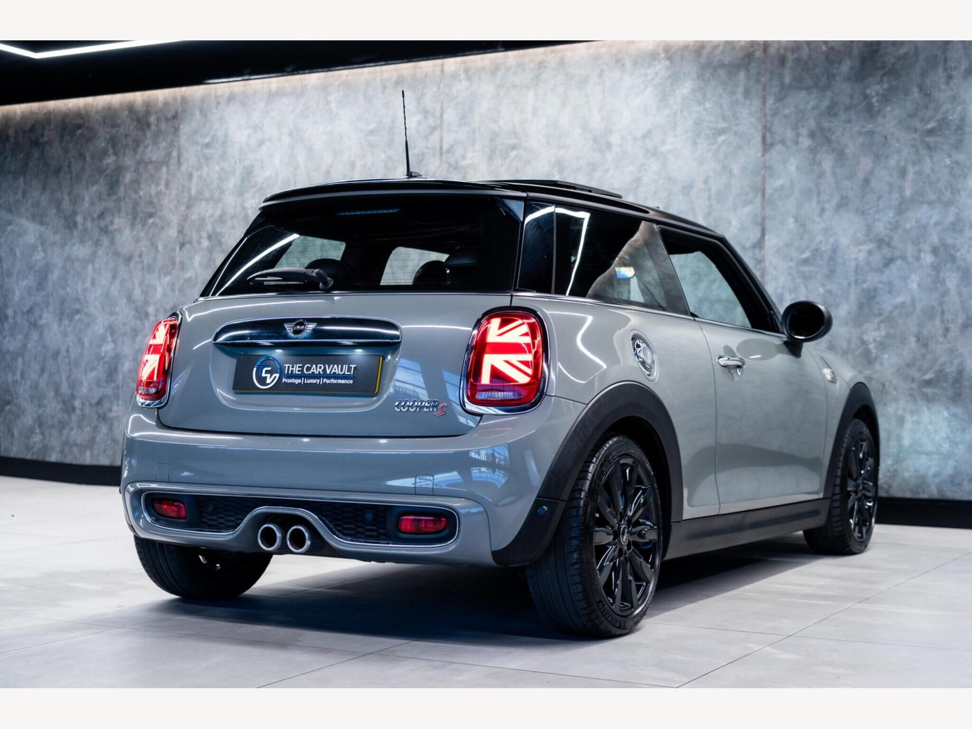 2019 MINI Hatch image 8