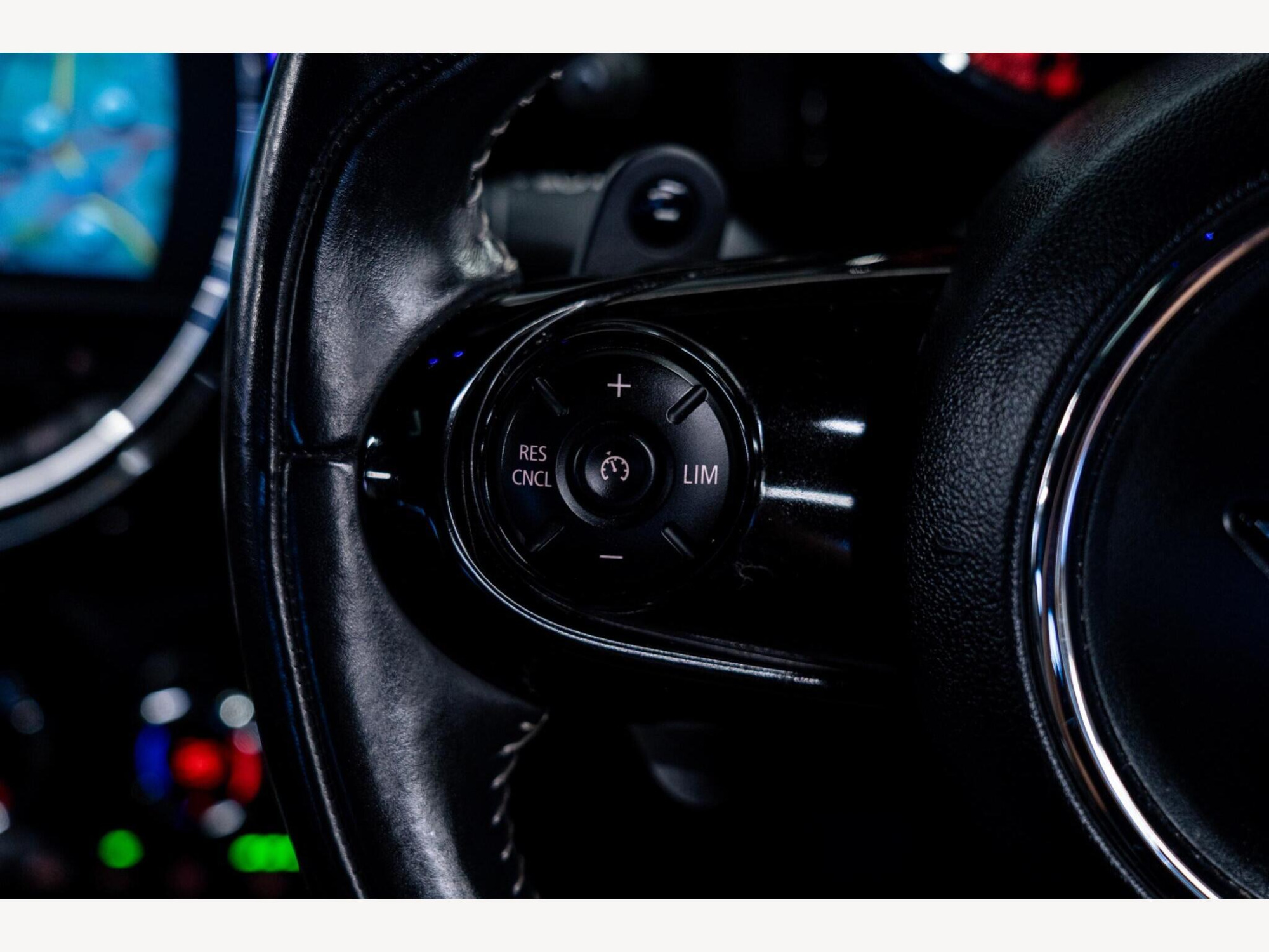 2019 MINI Hatch image 33